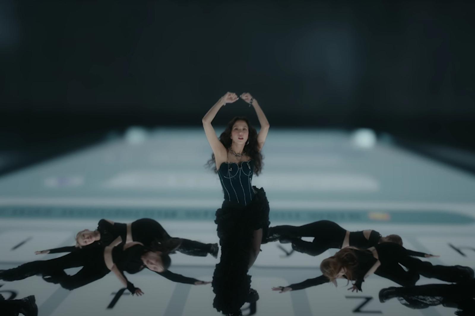 Deretan Gaya Outfit Jisoo yang Comeback di Video Musik 'Earthquake'