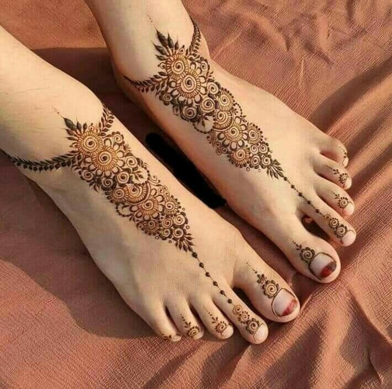 7 Desain Henna Kaki yang Mewah dan Elegan