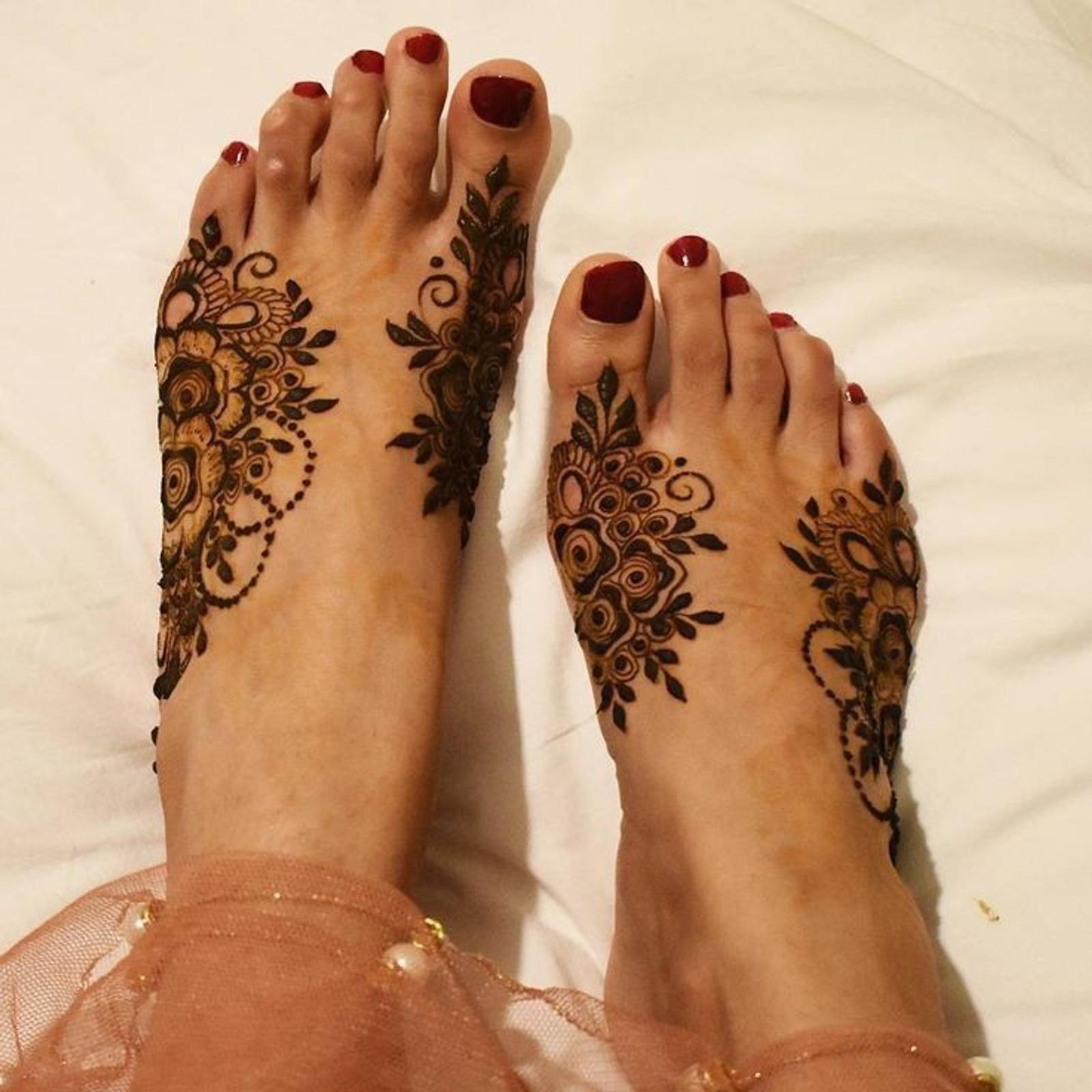 7 Desain Henna Kaki yang Mewah dan Elegan