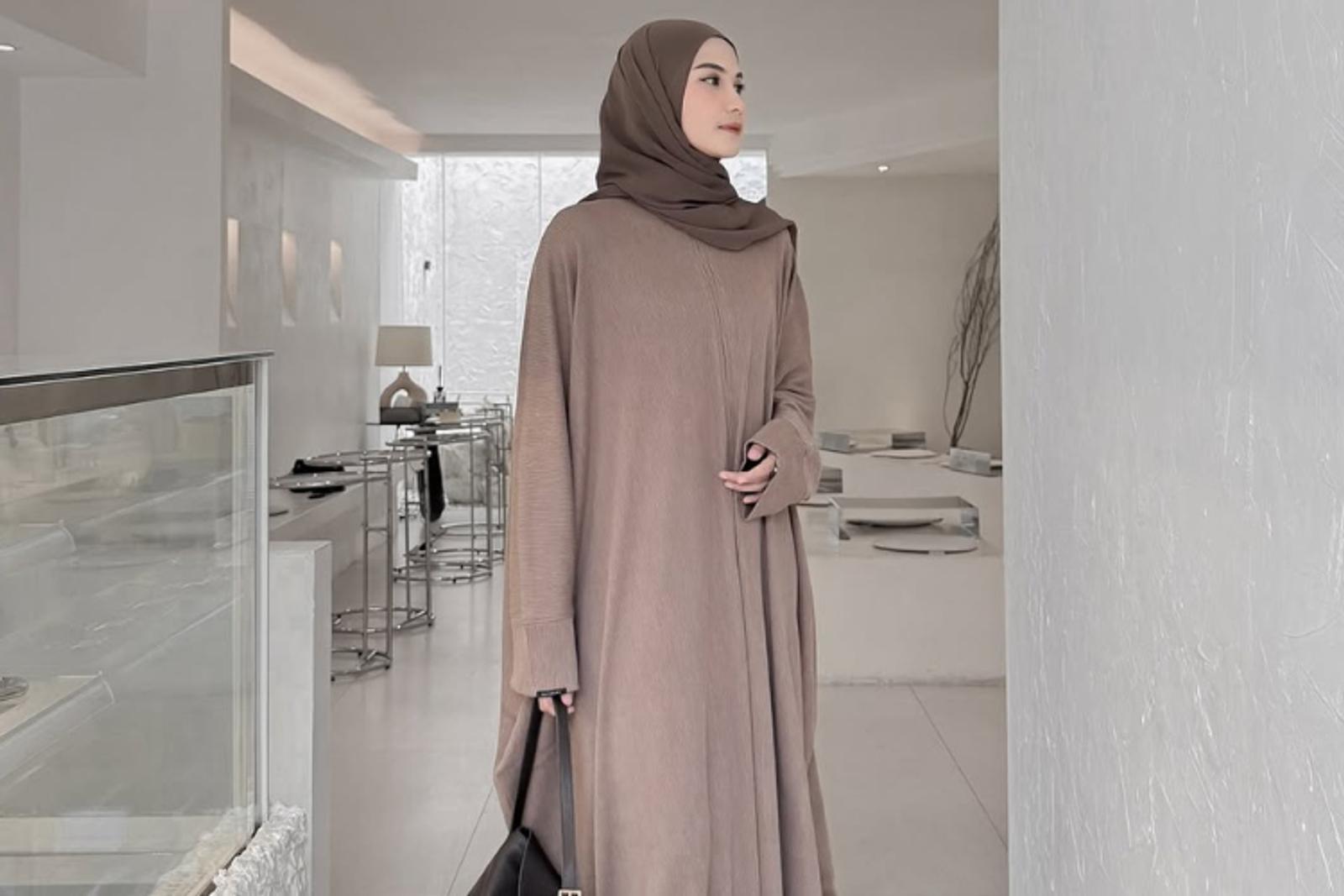 7 Inspirasi Warna Pakaian Bukber dari Klasik hingga Trendi