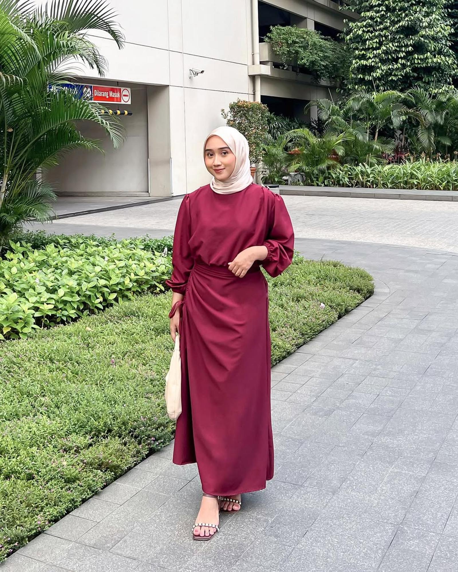 7 Inspirasi Warna Pakaian Bukber dari Klasik hingga Trendi