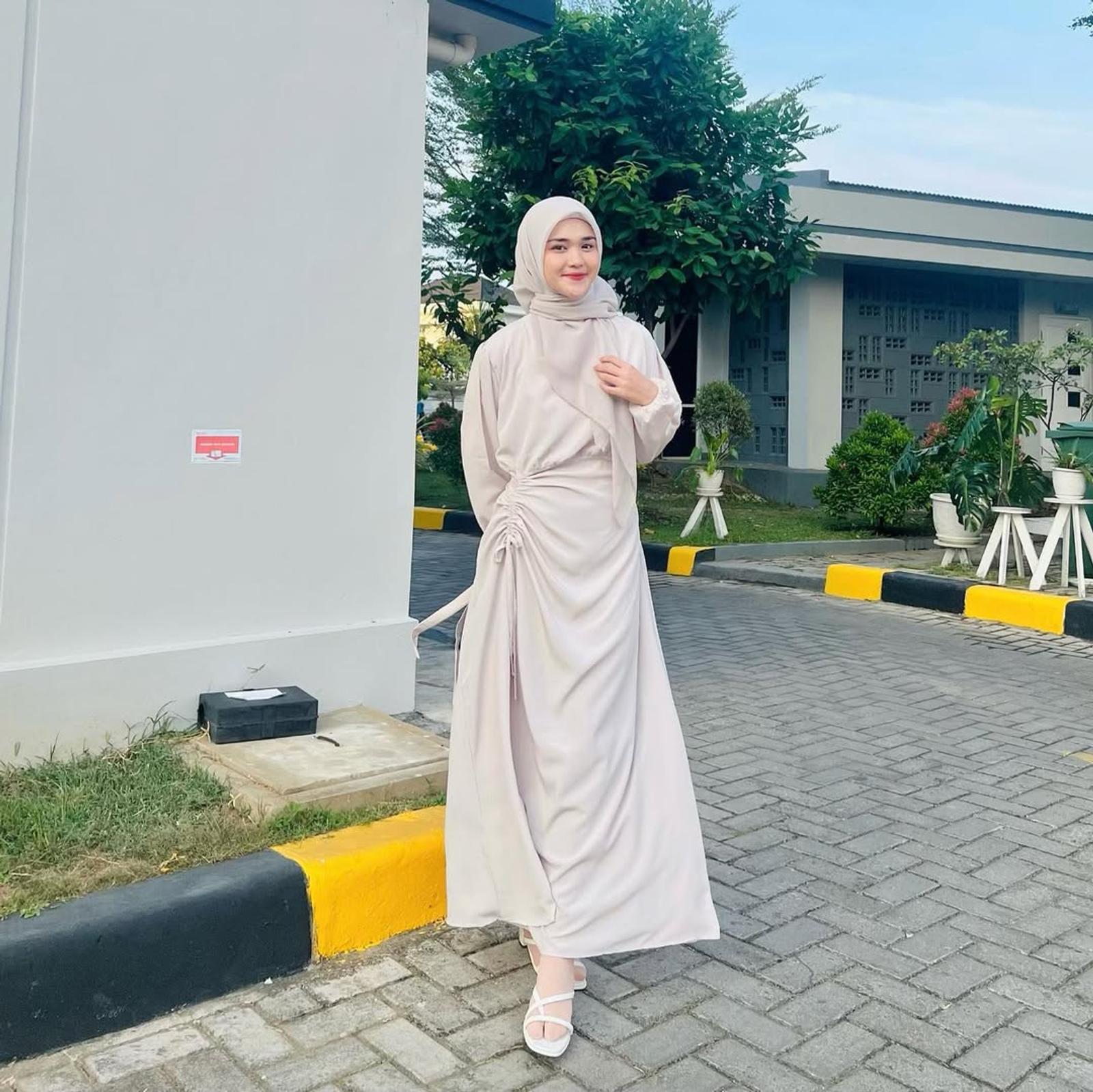 7 Inspirasi Warna Pakaian Bukber dari Klasik hingga Trendi