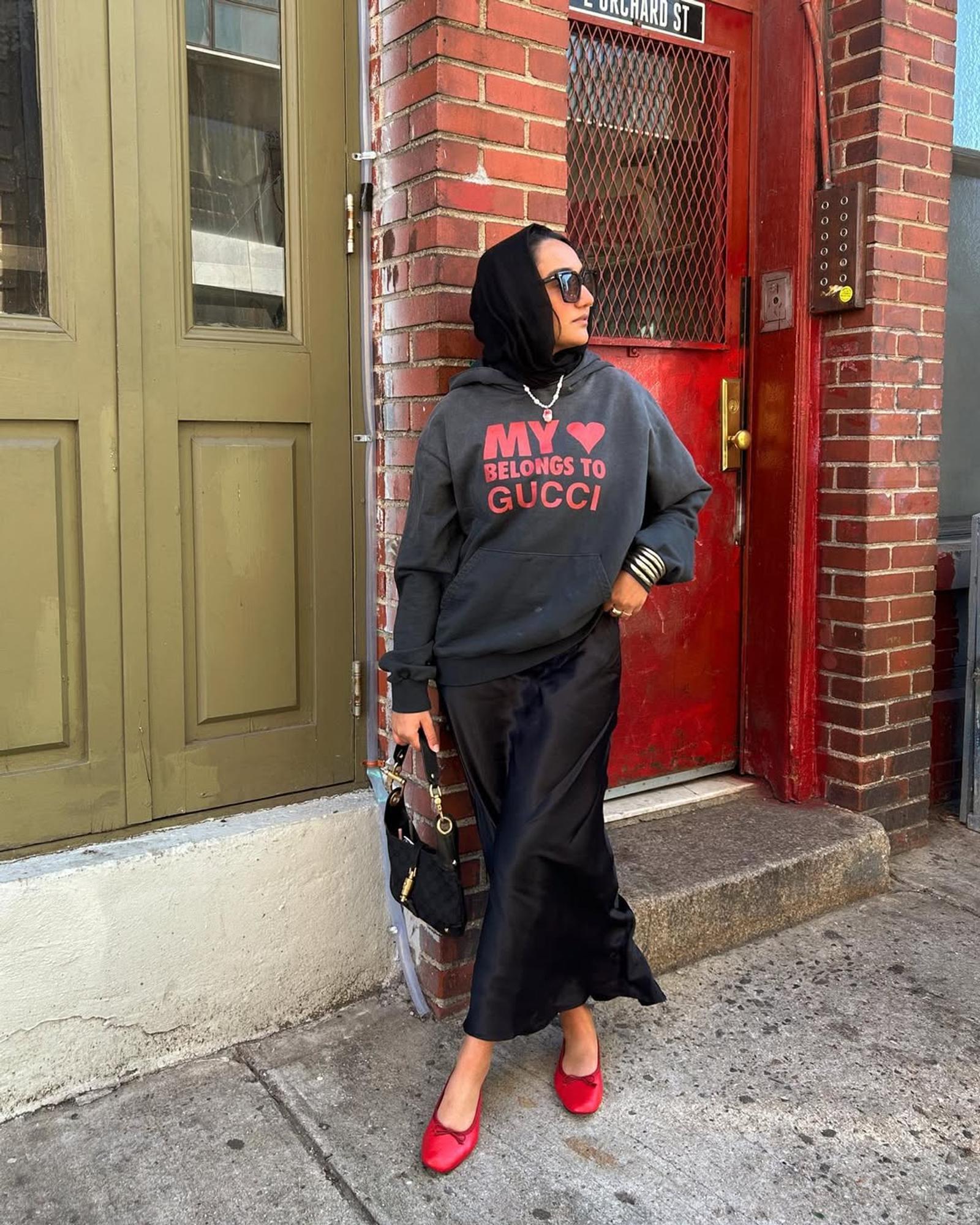 5 Ide OOTD Hijab Effortless dengan Jaket Stylish untuk Bukber