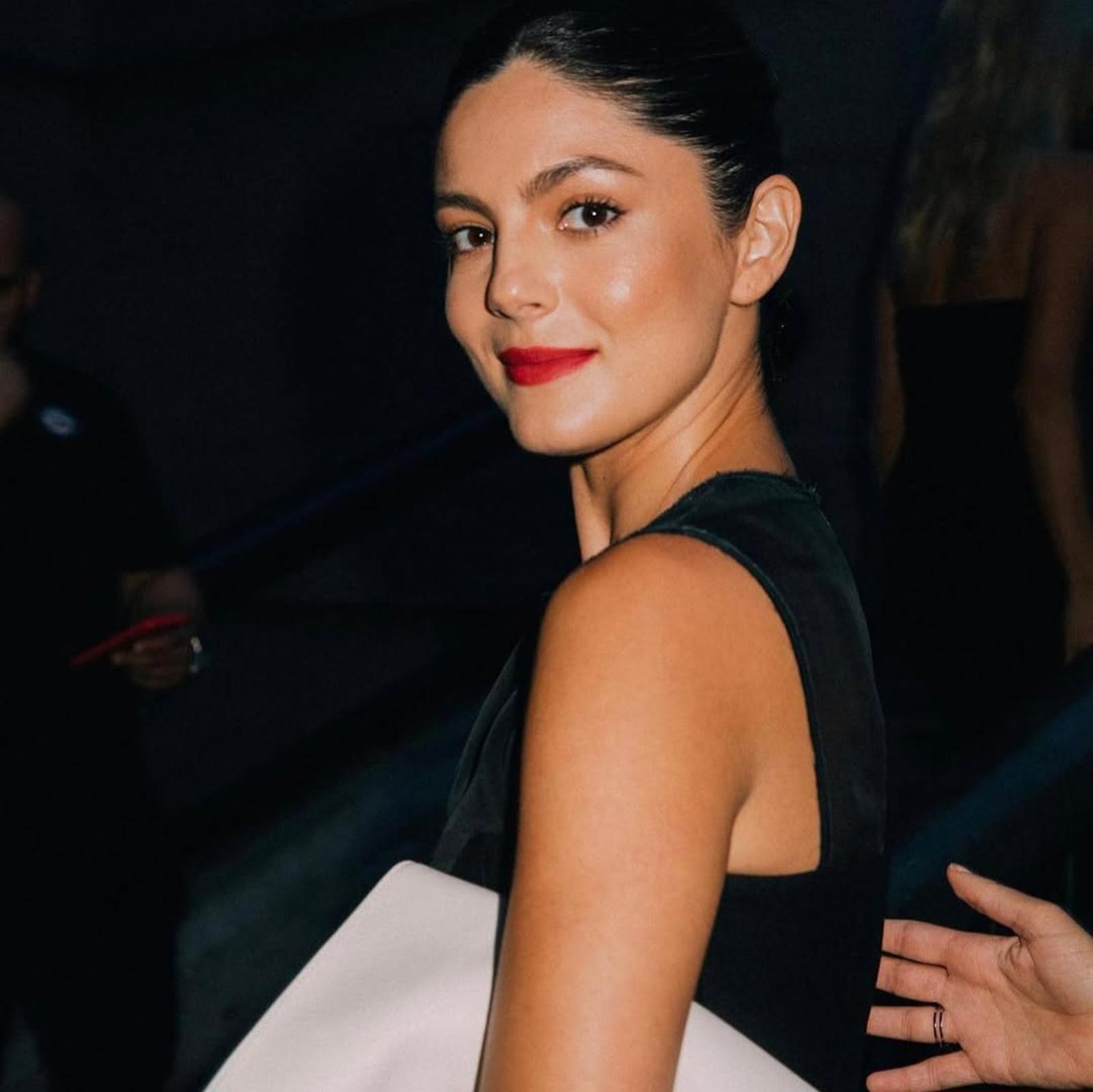 Intip Potret Memesona Monica Barbaro 