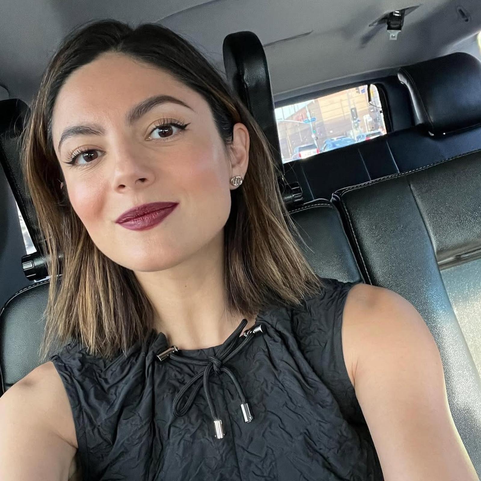 Intip Potret Memesona Monica Barbaro 