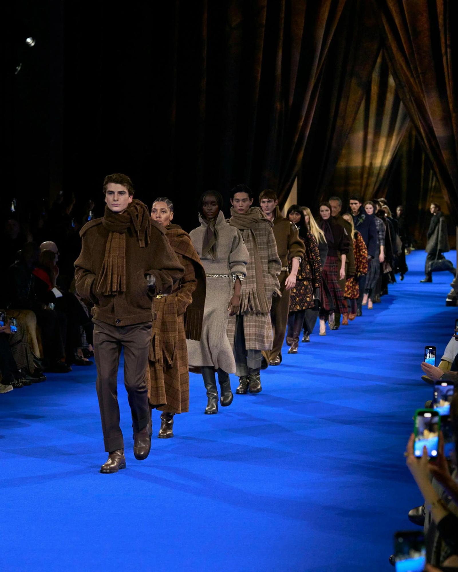 Daniel Lee Persembahkan Warisan Inggris Khas Burberry untuk Fall 2025