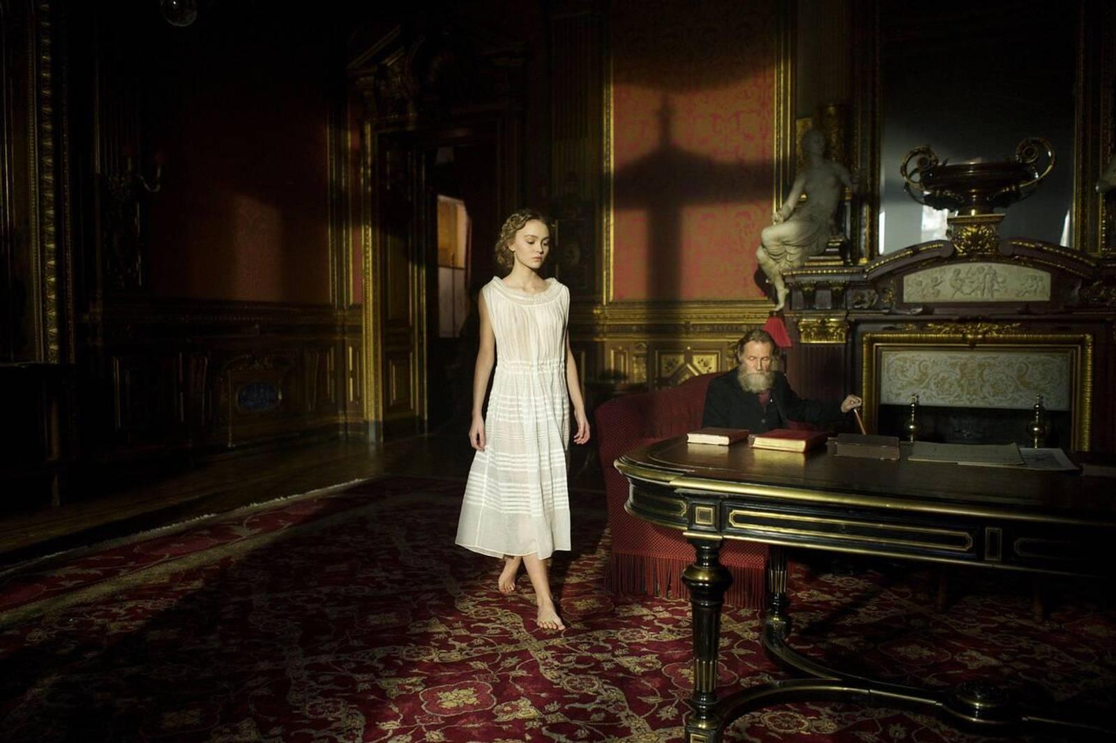 Transformasi Gaya Lily-Rose Depp Dalam Film yang Dibintanginya
