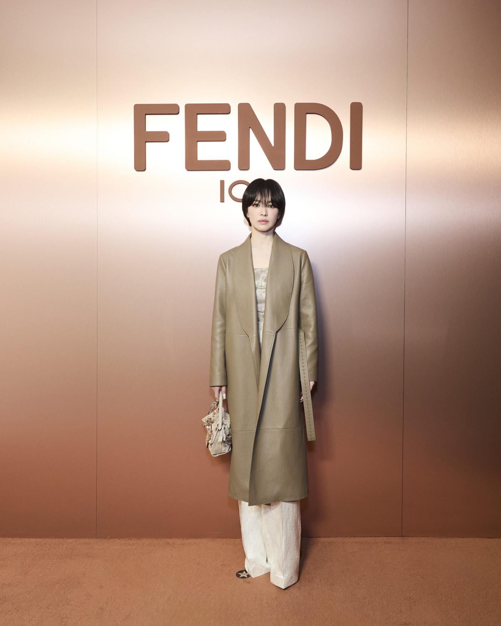 Gaya Keren Artis Internasional di Milan Fashion Week Fall/Winter 2025