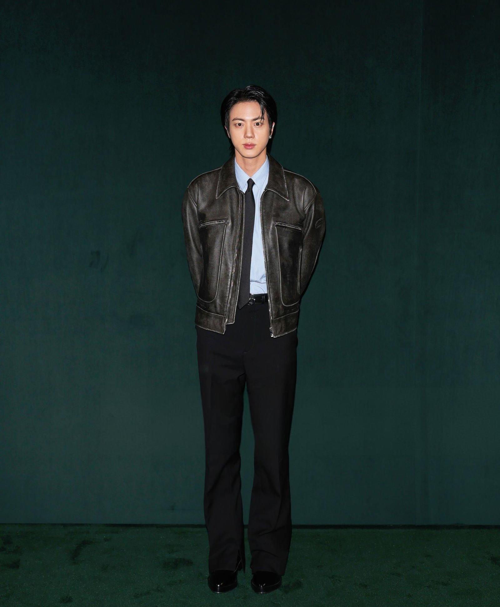 Gaya Keren Artis Internasional di Milan Fashion Week Fall/Winter 2025
