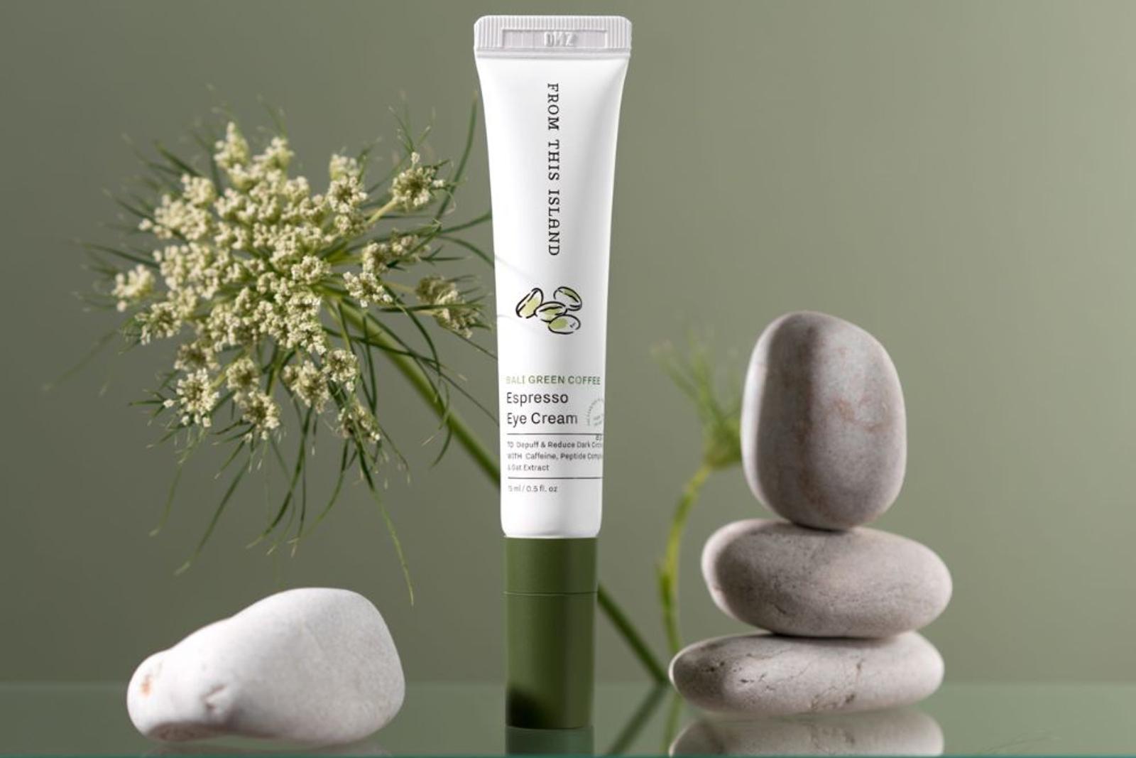 Rasakan Sensasi Bali Espresso dalam Eye Cream, Bantu Mencerahkan! 