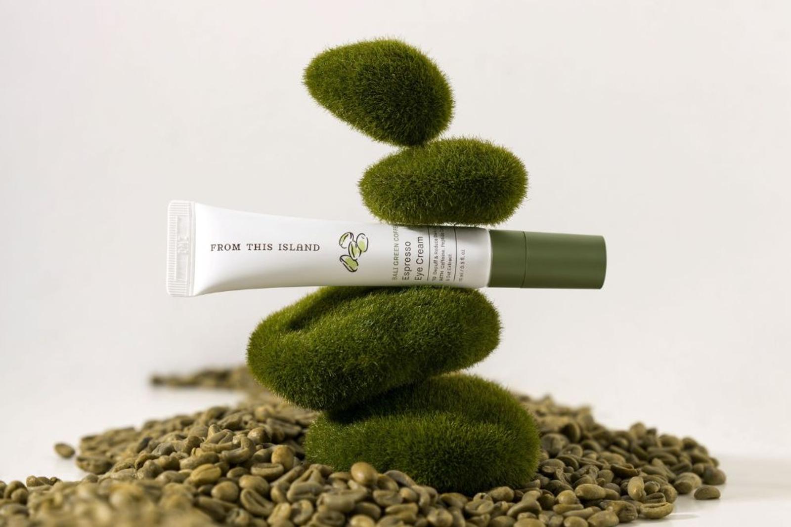 Rasakan Sensasi Bali Espresso dalam Eye Cream, Bantu Mencerahkan! 