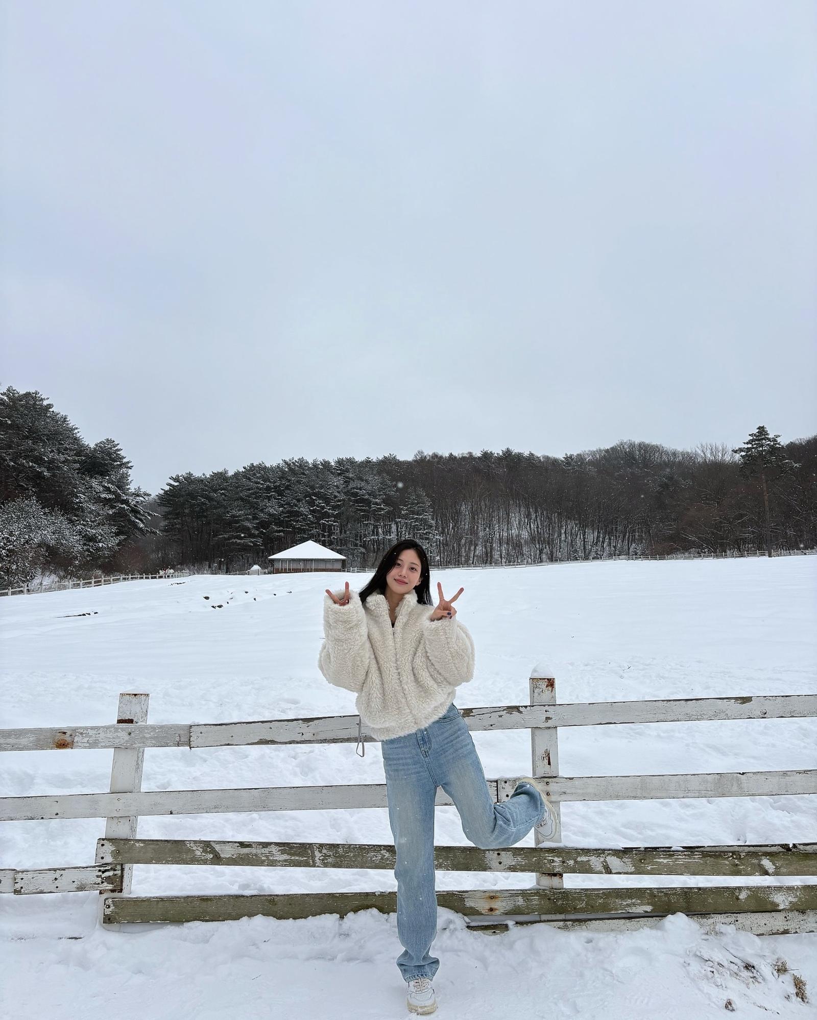 Gaya Asli Hong Hwa Yeon, ‘Pacar’ Park Hyung Sik di 'Buried Hearts'
