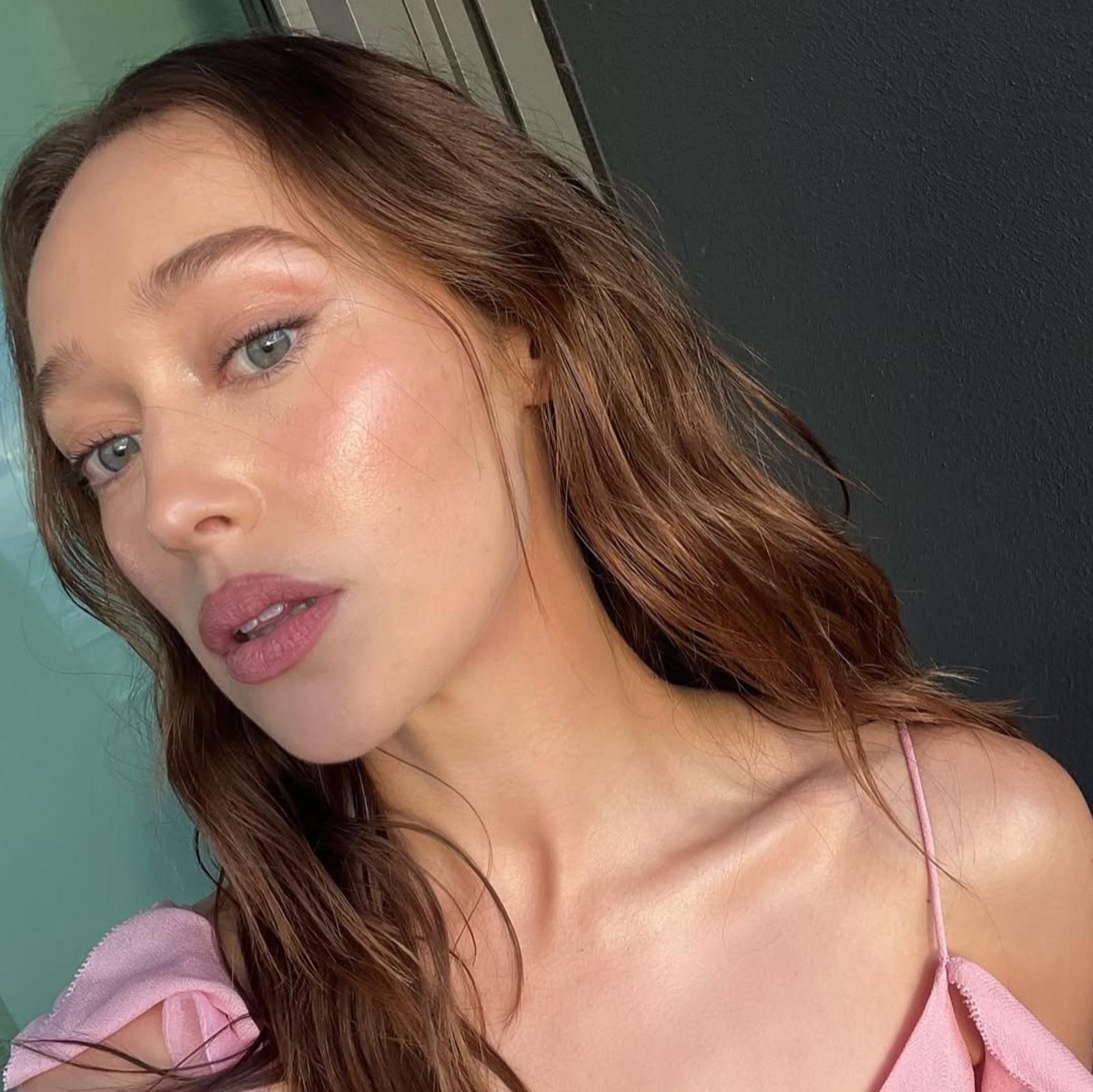 Inspirasi Riasan a la Alycia Debnam-Carey