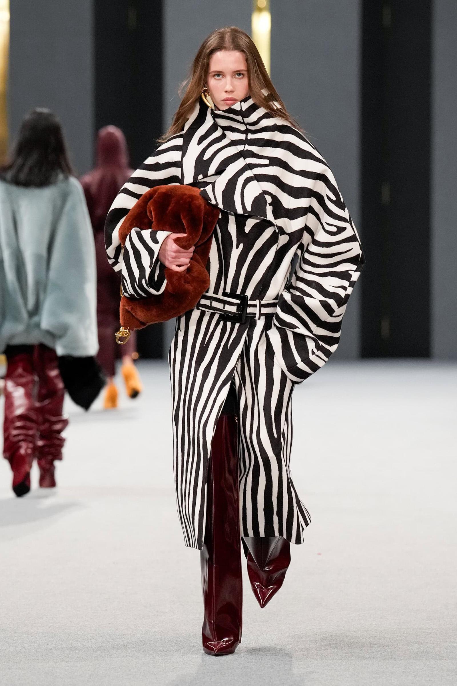 Olivier Rousteing Bawa Kembali Tren 2010-an di Koleksi Terbaru Balmain