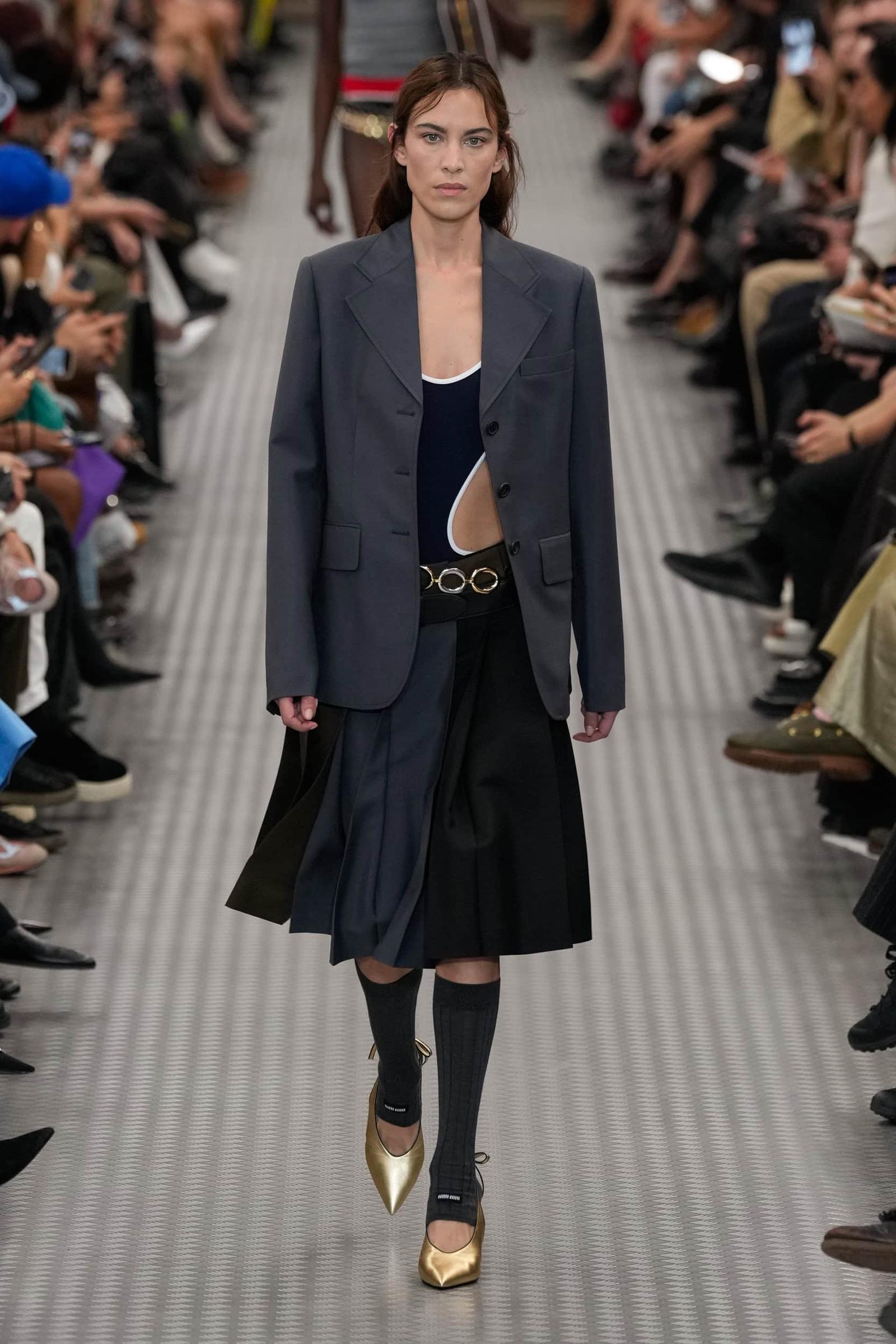 7 Momen Alexa Chung di Runway, Fashion Influencer Ikonik Era 2010-an