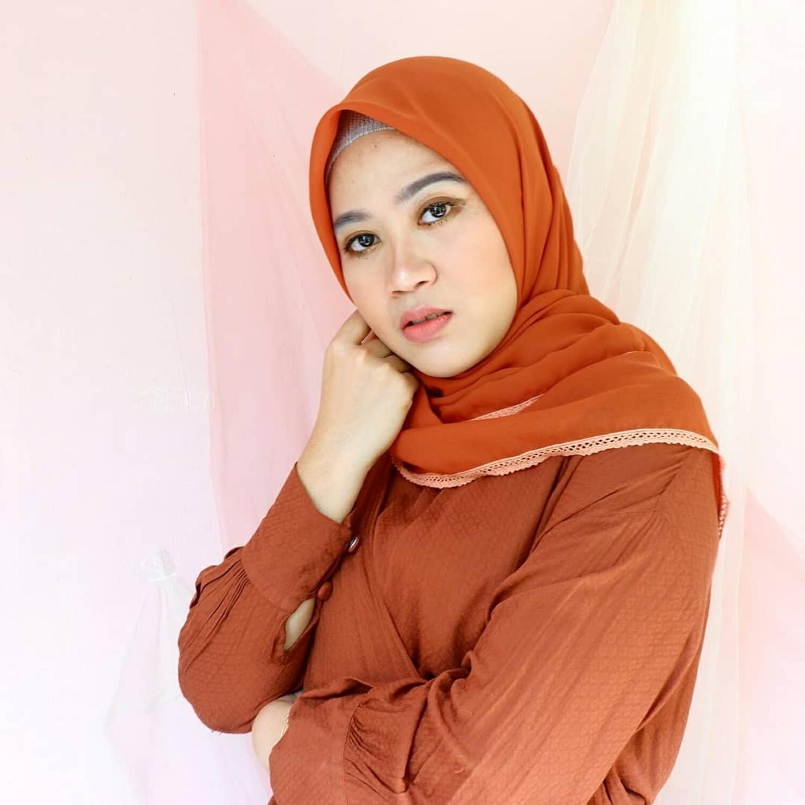 Baju Warna Terakota Cocok dengan Jilbab Warna Apa? Ini 12 Pilihannya