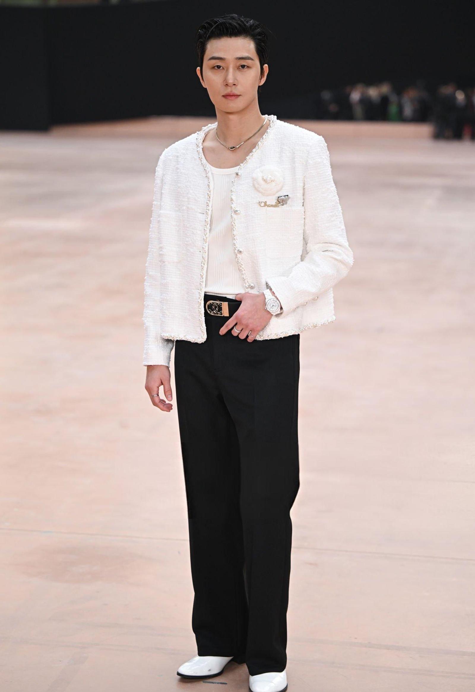 Lewat Pita dan Mutiara, Chanel Perlihatkan Identitas Asli di F/W 2025