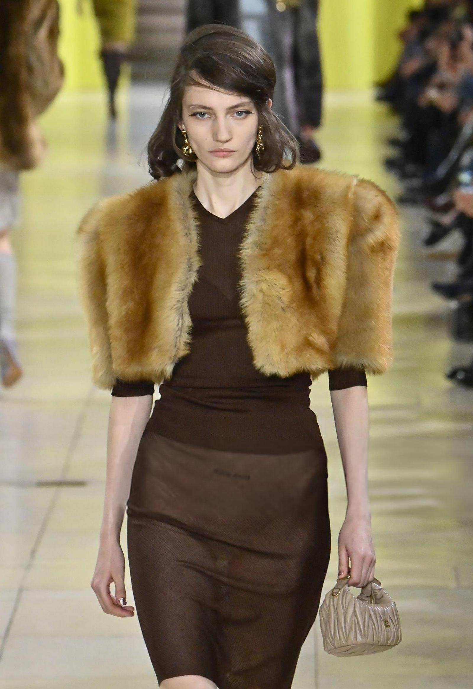 Miu Miu Hadirkan Momen Nyata Fase Wanita Dewasa di Koleksi F/W 2025