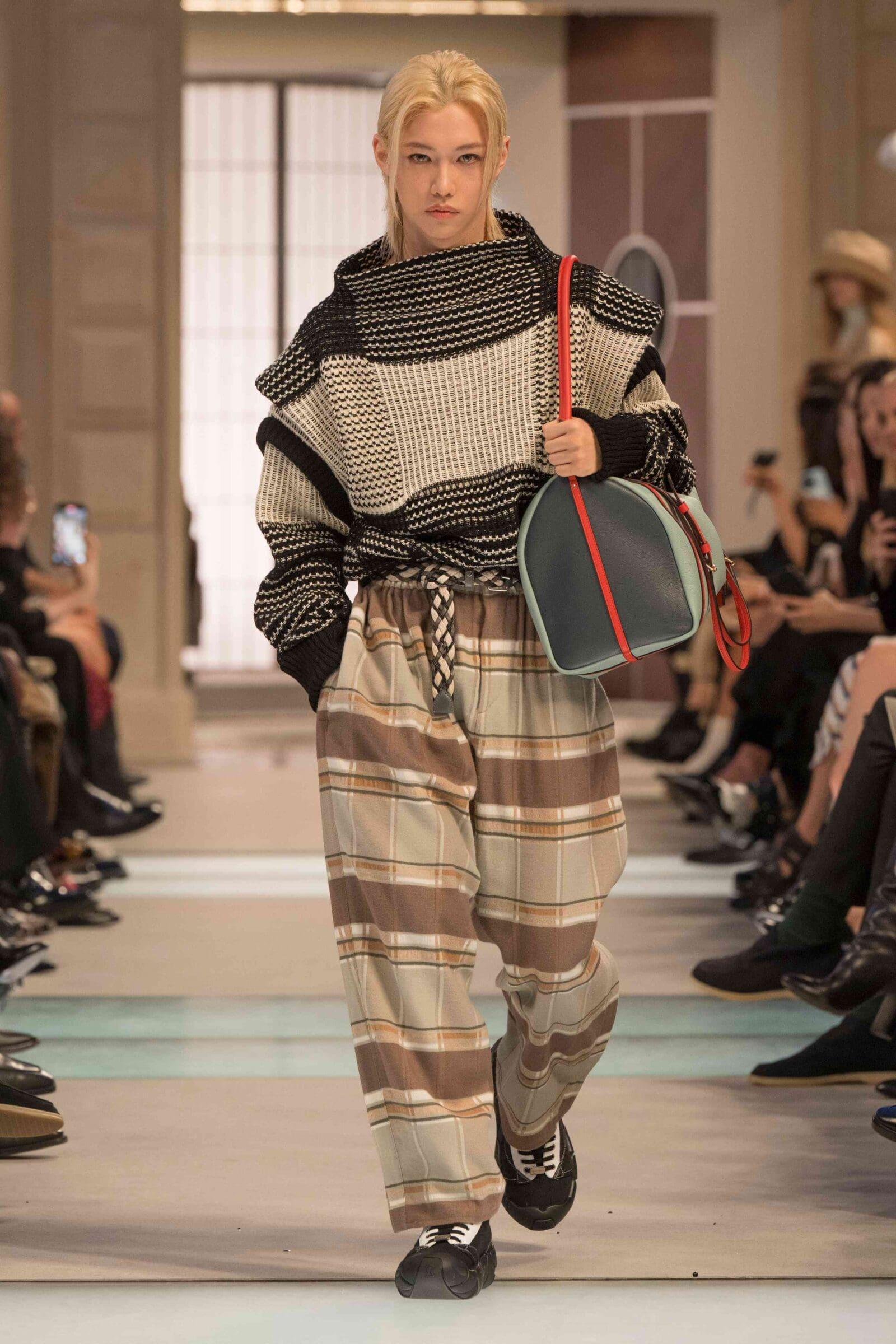 Louis Vuitton Tampilkan Pesona Chic Traveler di Fall/Winter 2025