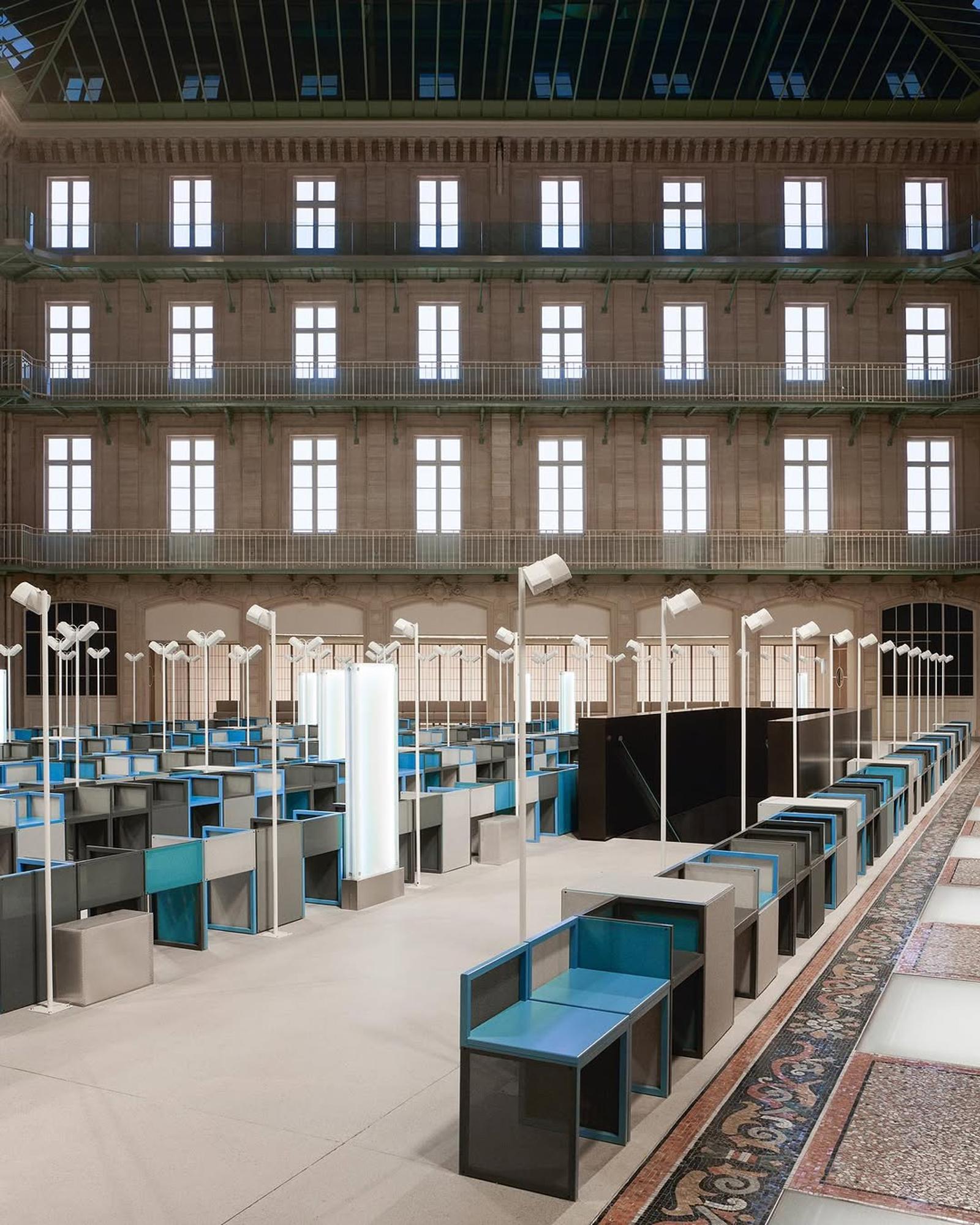 Louis Vuitton Tampilkan Pesona Chic Traveler di Fall/Winter 2025