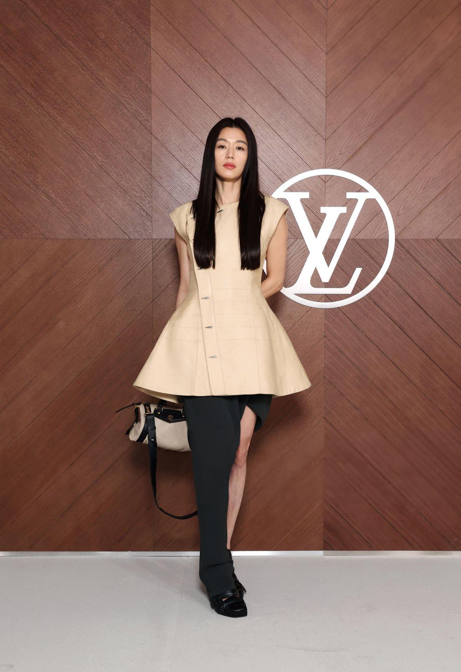 21 Gaya Modis Artis Korea di Paris Fashion Week Fall/Winter 2025