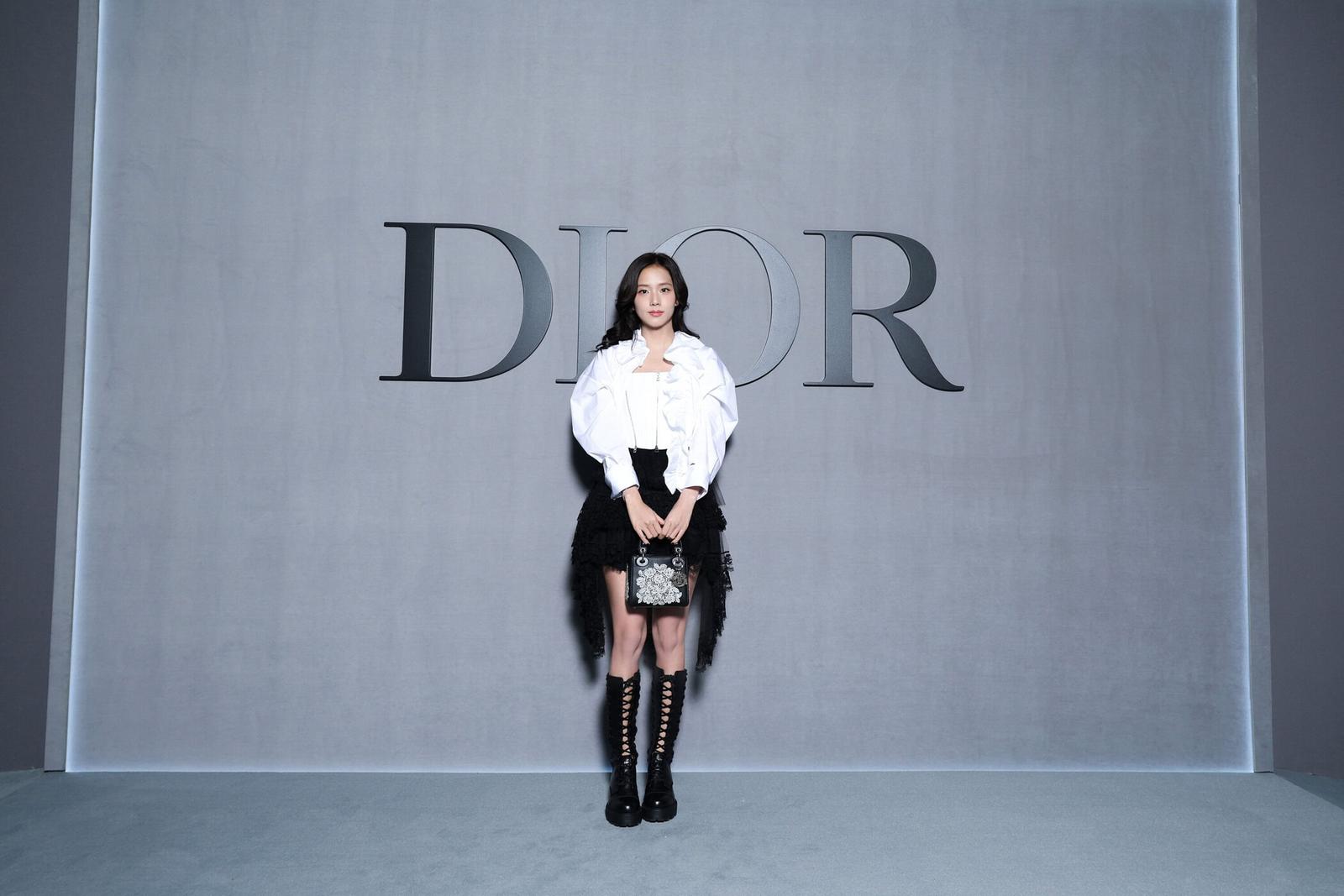 21 Gaya Modis Artis Korea di Paris Fashion Week Fall/Winter 2025
