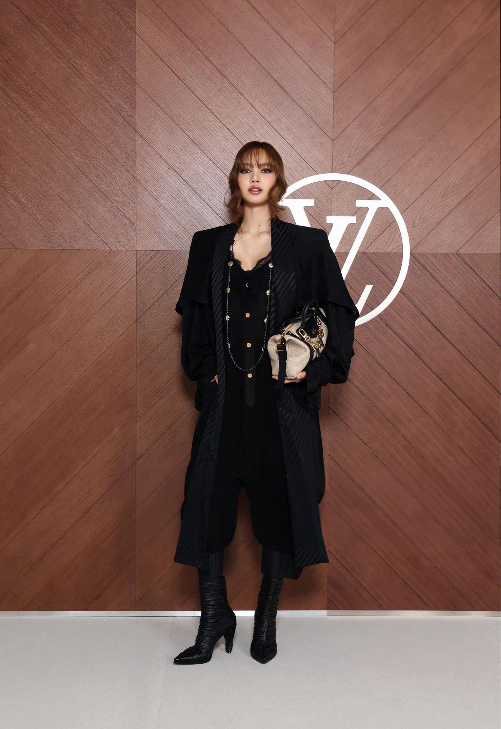 21 Gaya Modis Artis Korea di Paris Fashion Week Fall/Winter 2025