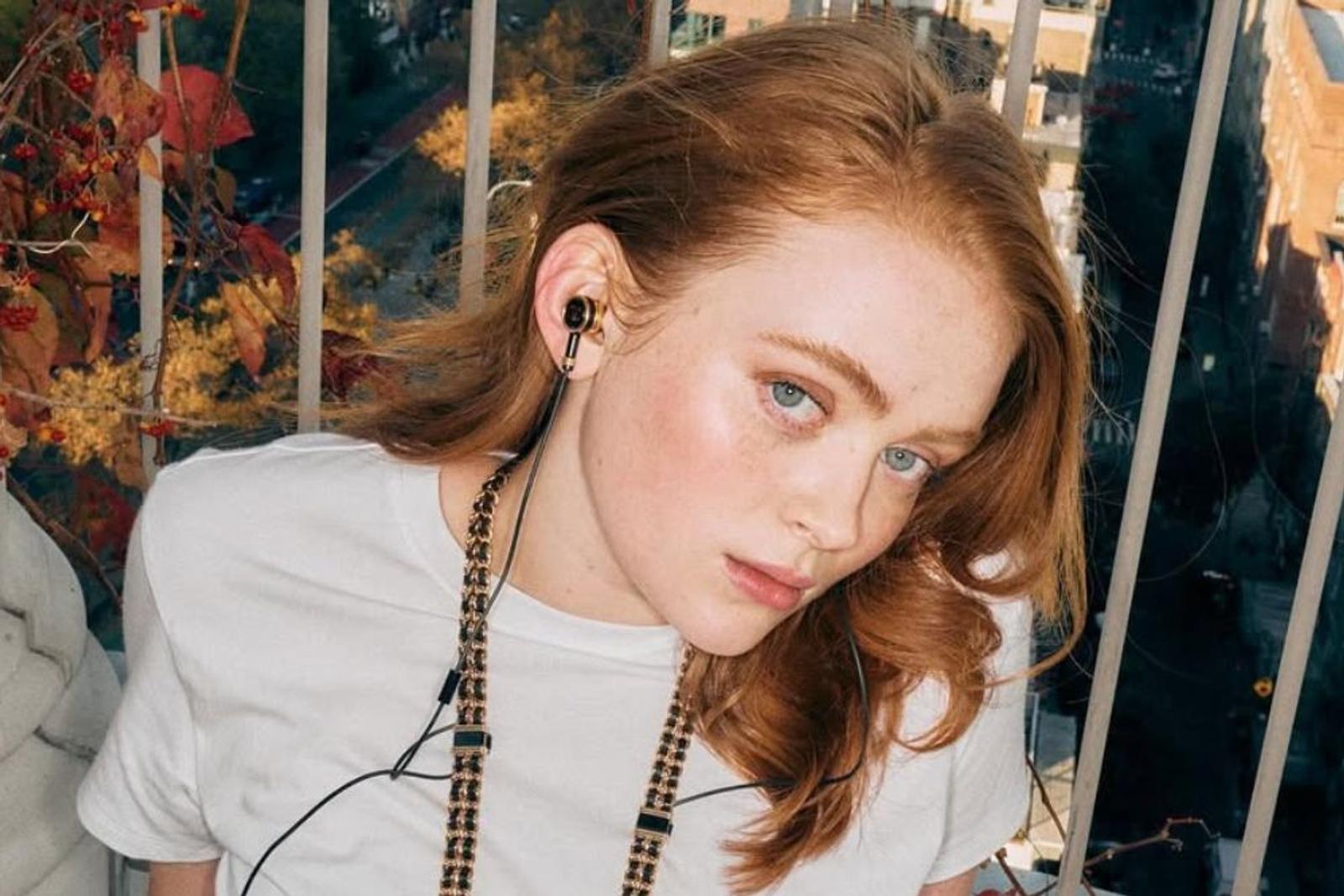 Gaya Makeup Sadie Sink, Natural Sekaligus Elegan! 