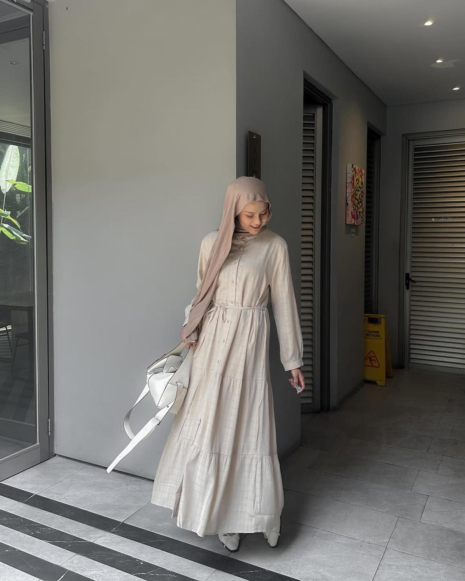 Inspirasi Model Gaun Elegan untuk Bukber