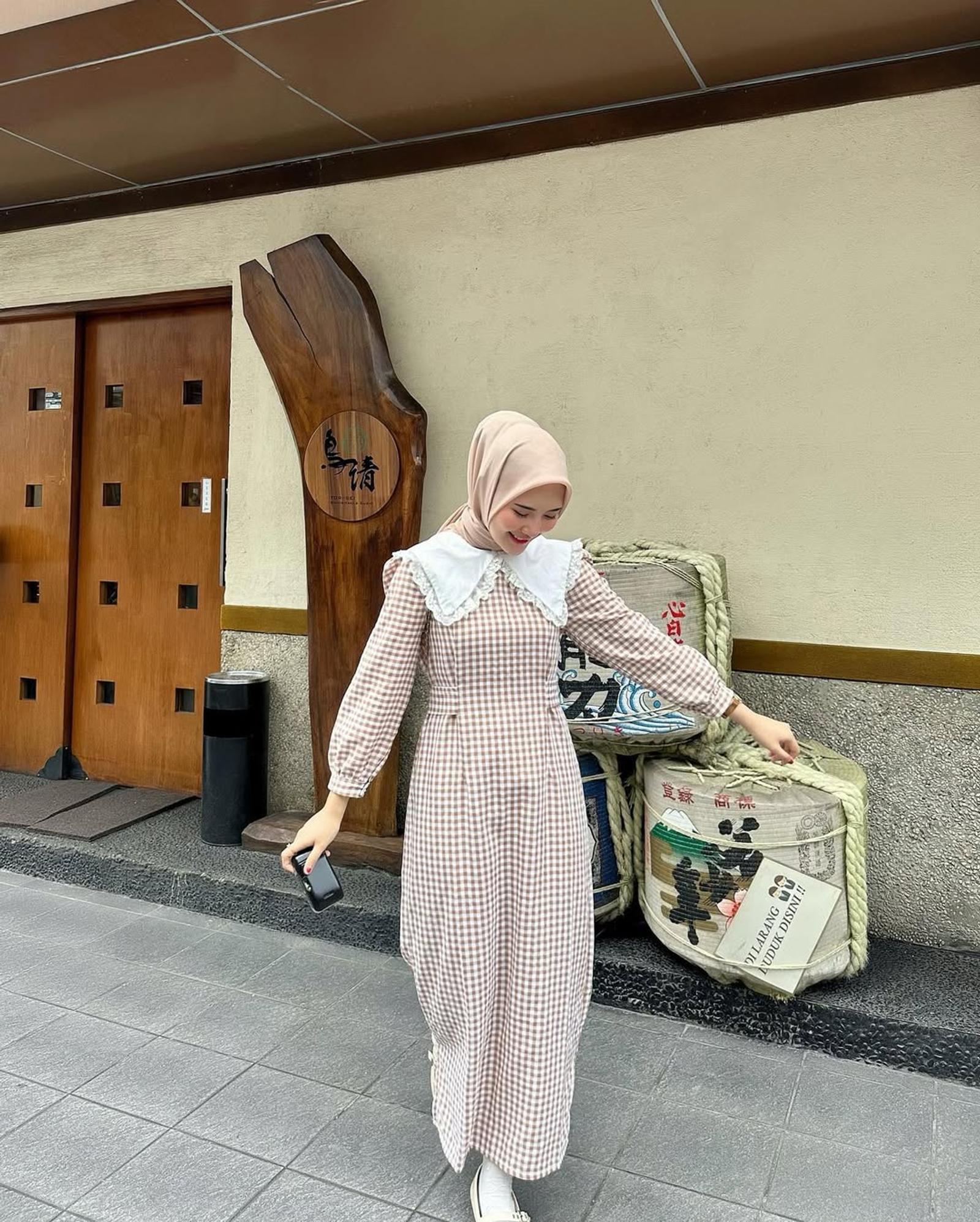 Inspirasi Model Gaun Elegan untuk Bukber