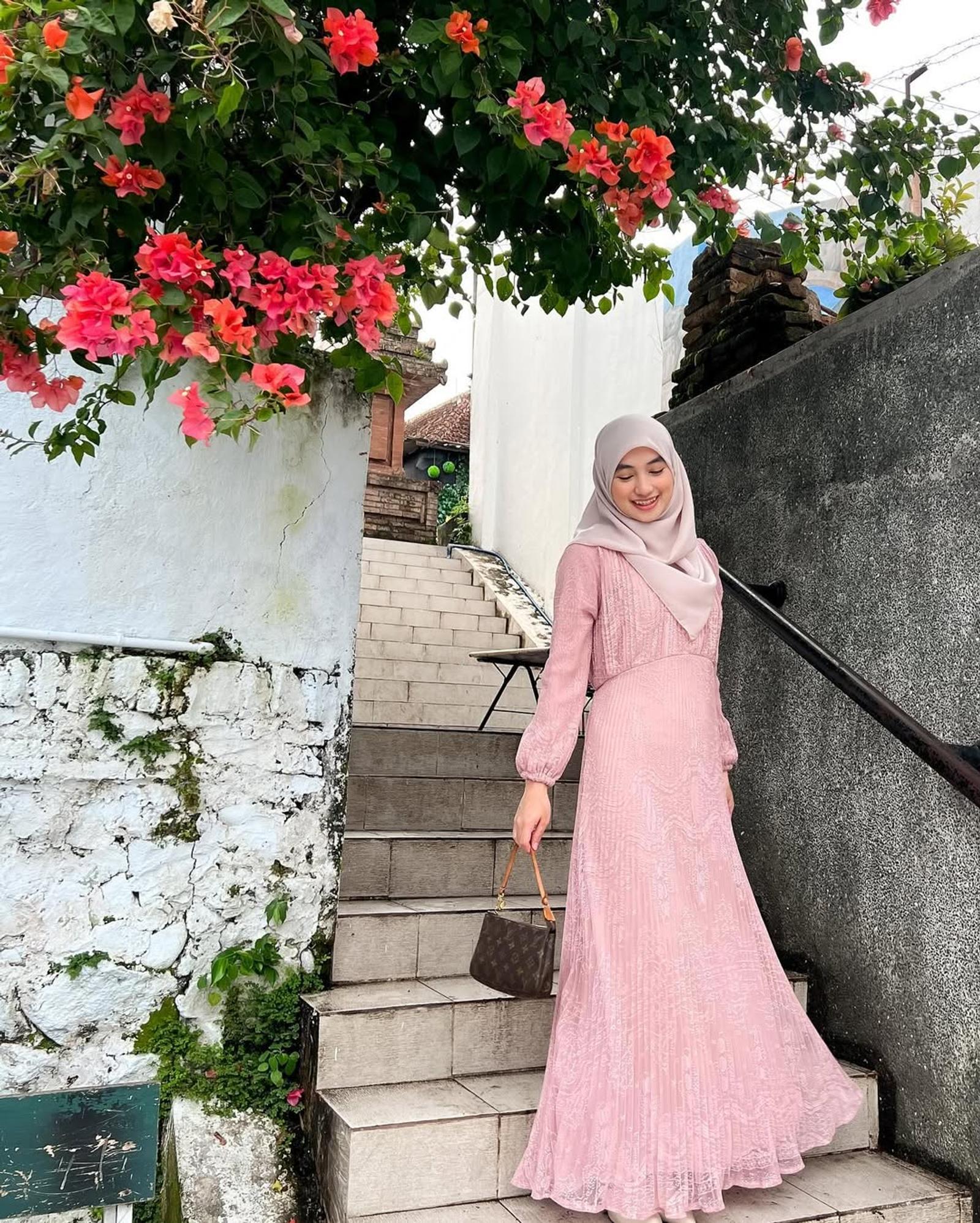 Inspirasi Model Gaun Elegan untuk Bukber