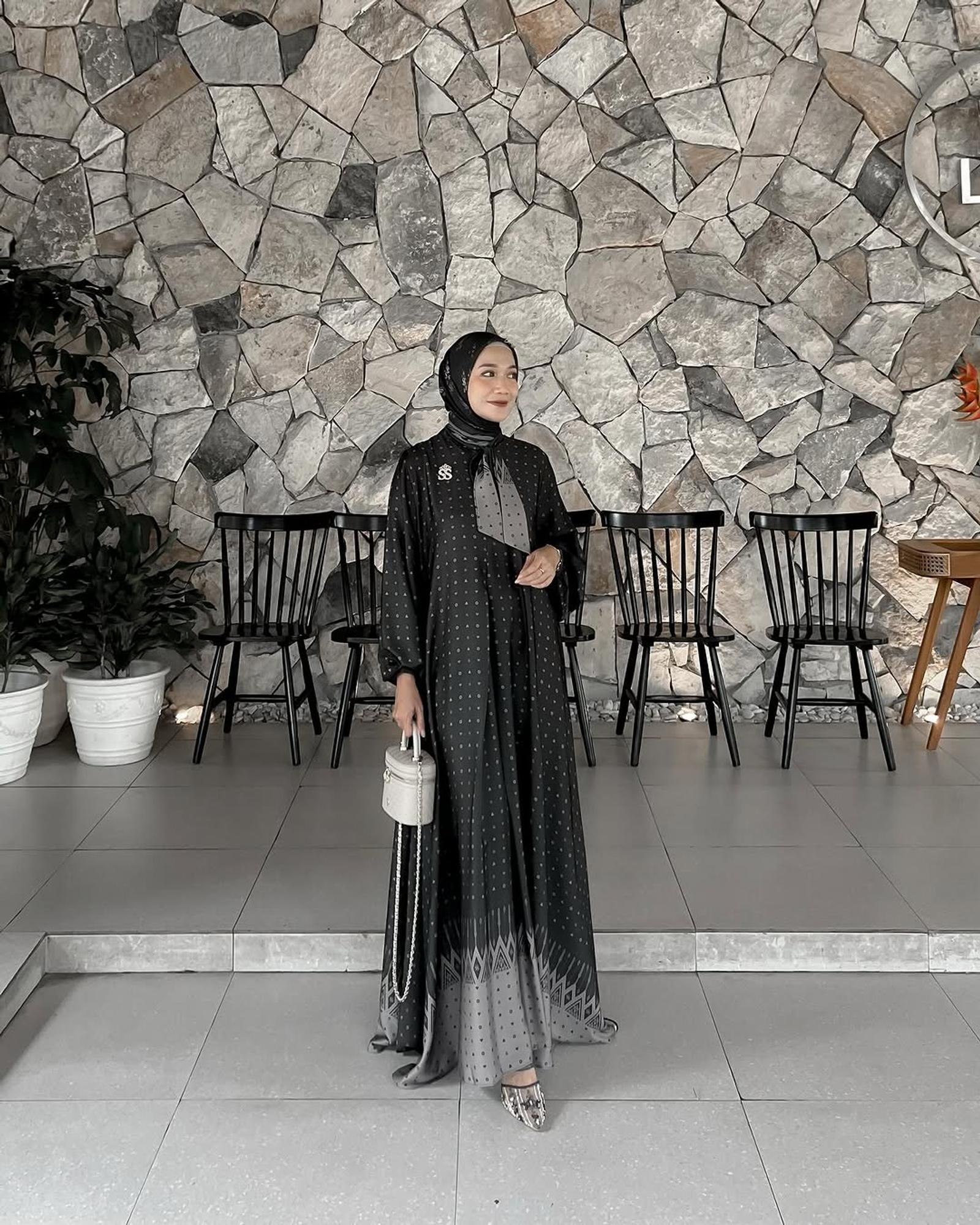 Inspirasi Model Gaun Elegan untuk Bukber