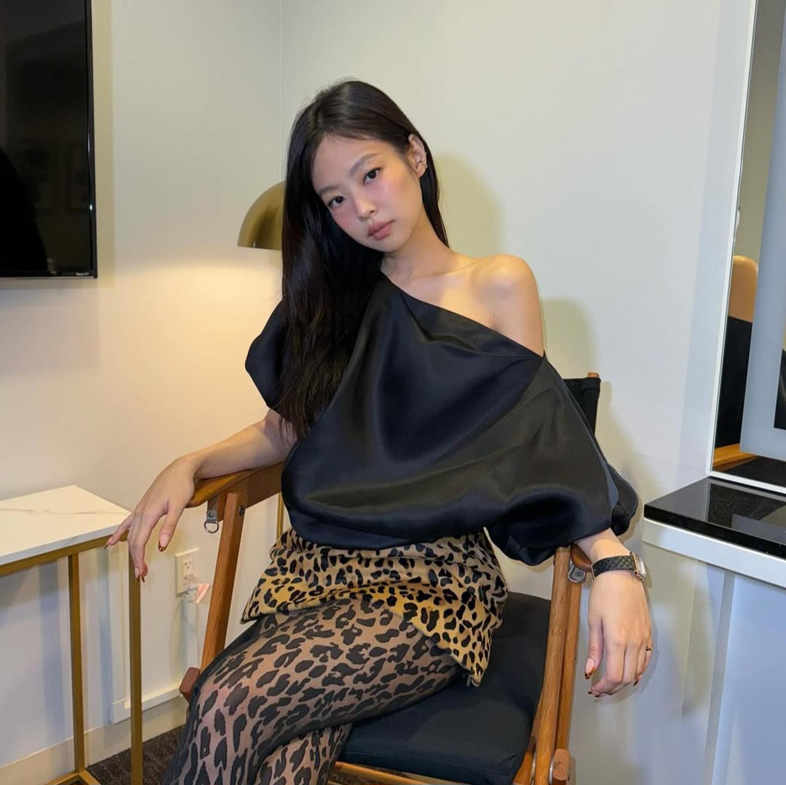 Potret Terbaru Jennie dengan Riasan Minimalis nan Fresh 