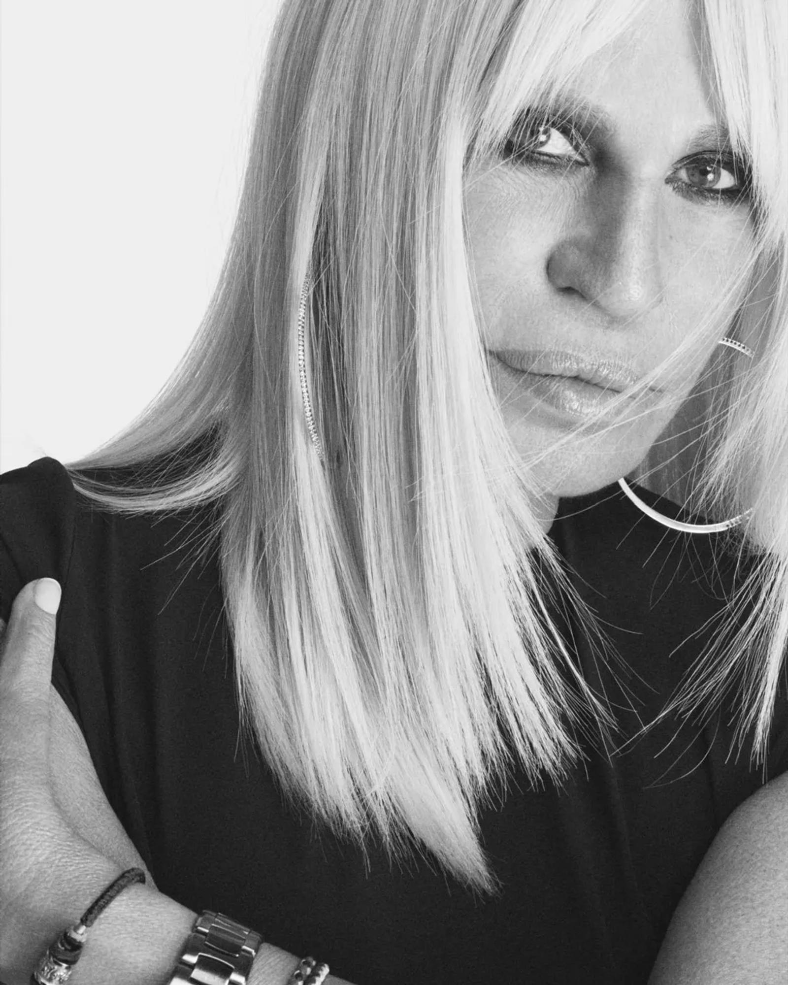 Donatella Versace Mundur, Dario Vitale Jadi Desainer Versace yang Baru