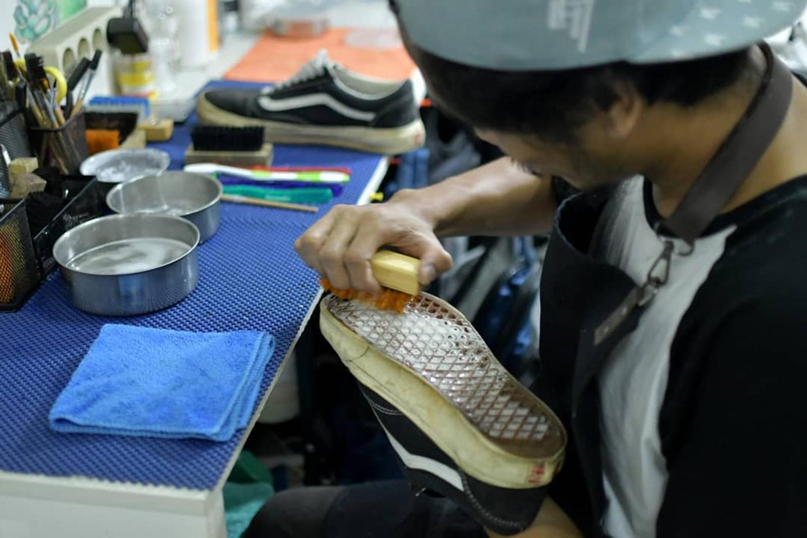 5 Tempat Cuci Sepatu Terdekat di Depok yang Recommended