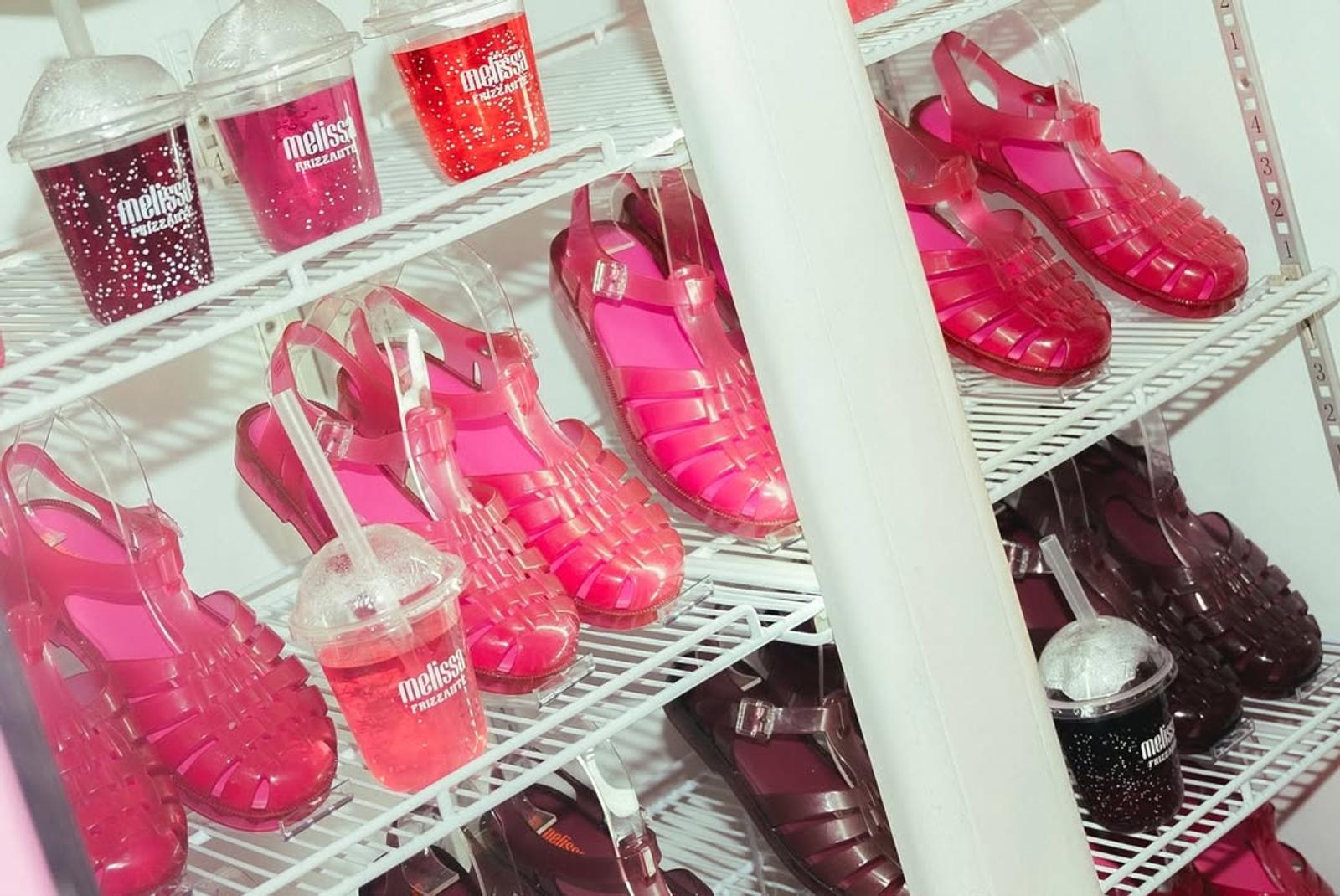 Melissa Frizzante Hadirkan Instalasi Seru & 3 Footwear Bertema Soda