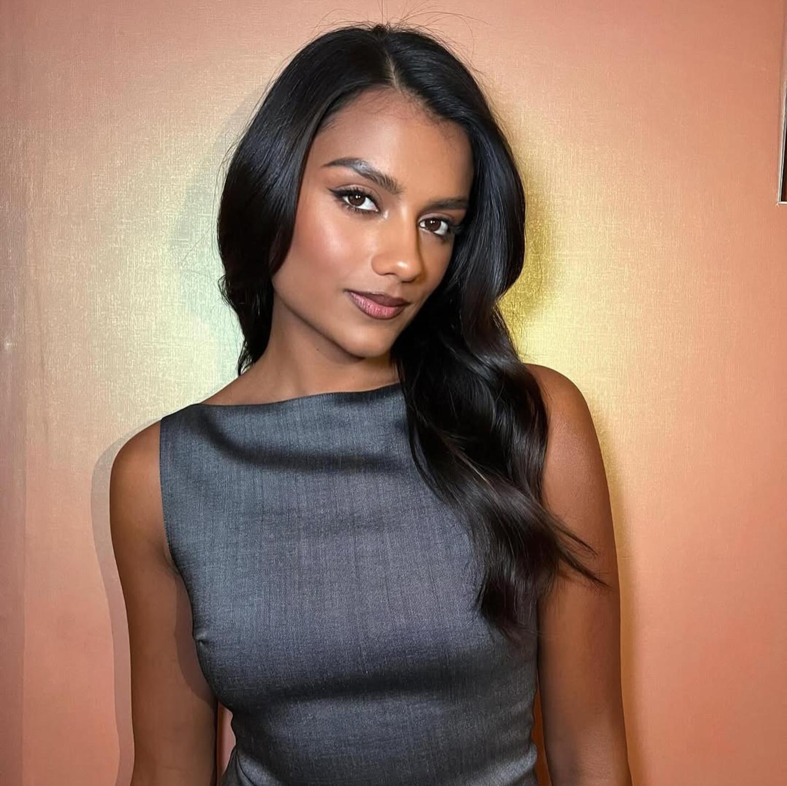 Potret Manis Simone Ashley dengan Berbagai Gaya Rambut 