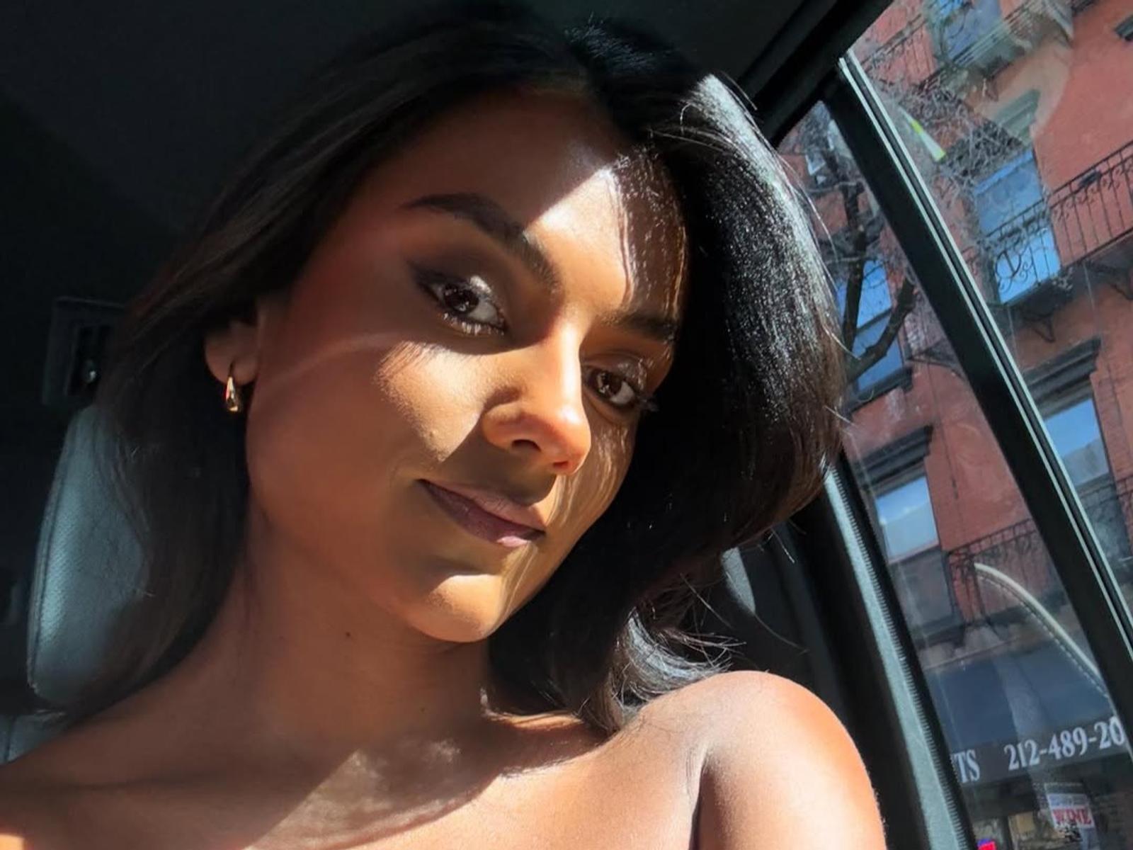Potret Manis Simone Ashley dengan Berbagai Gaya Rambut 