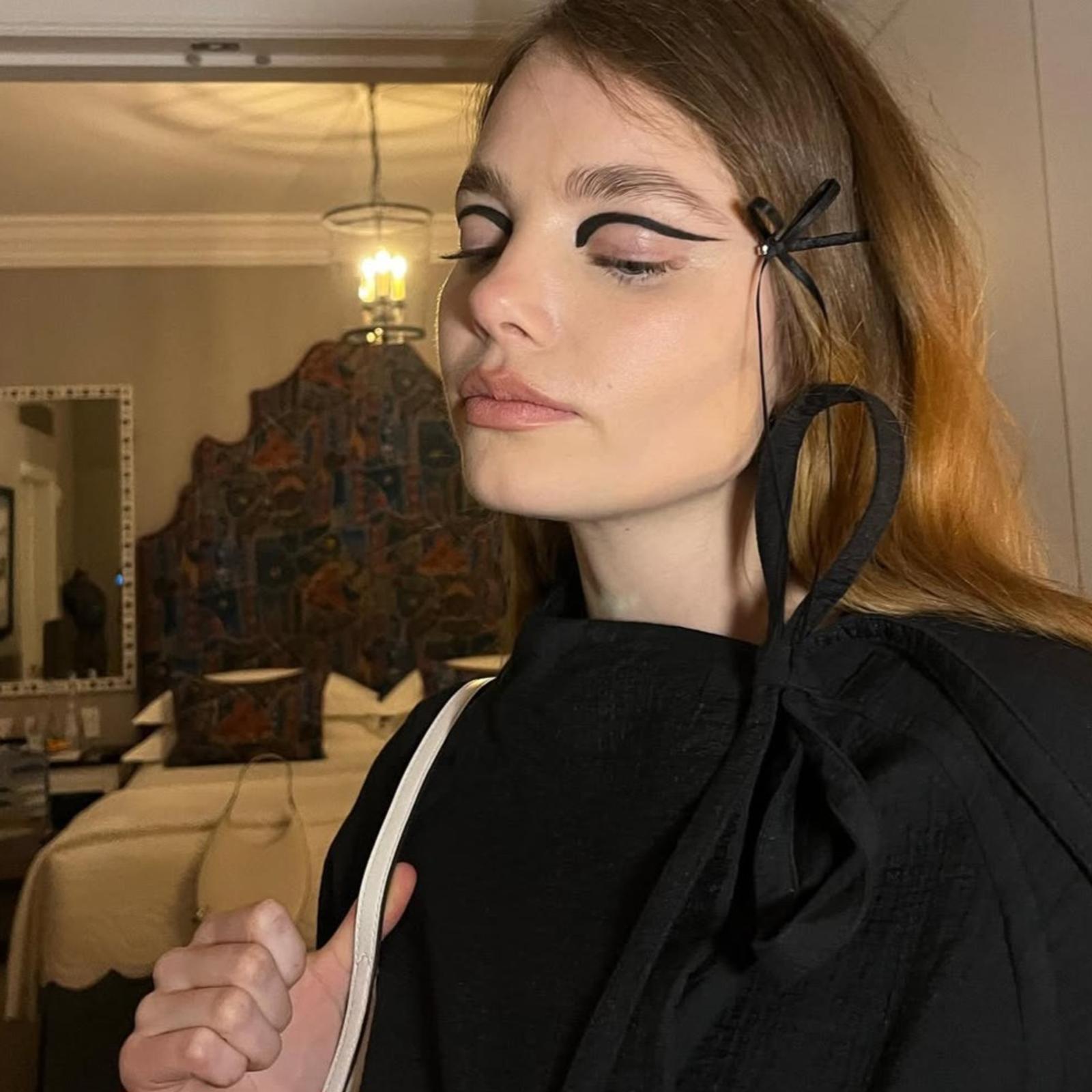 Potret Kristine Froseth dengan Berbagai Riasan 
