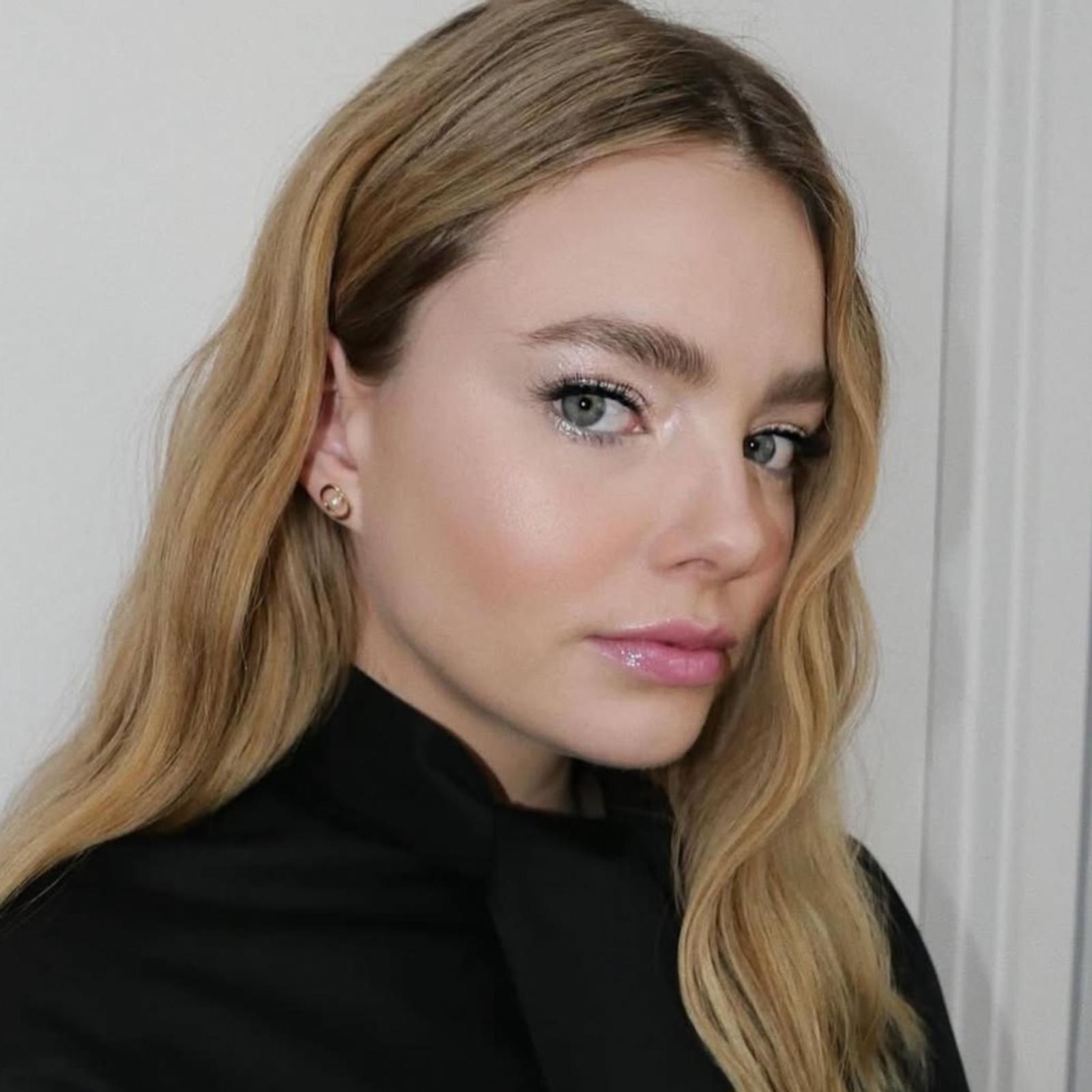 Potret Kristine Froseth dengan Berbagai Riasan 