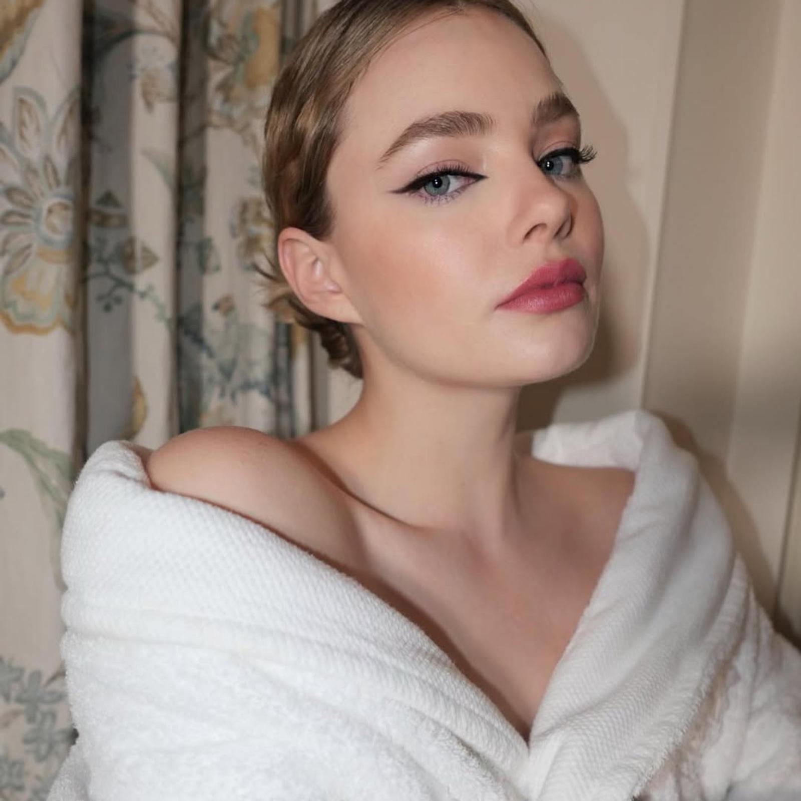 Potret Kristine Froseth dengan Berbagai Riasan 