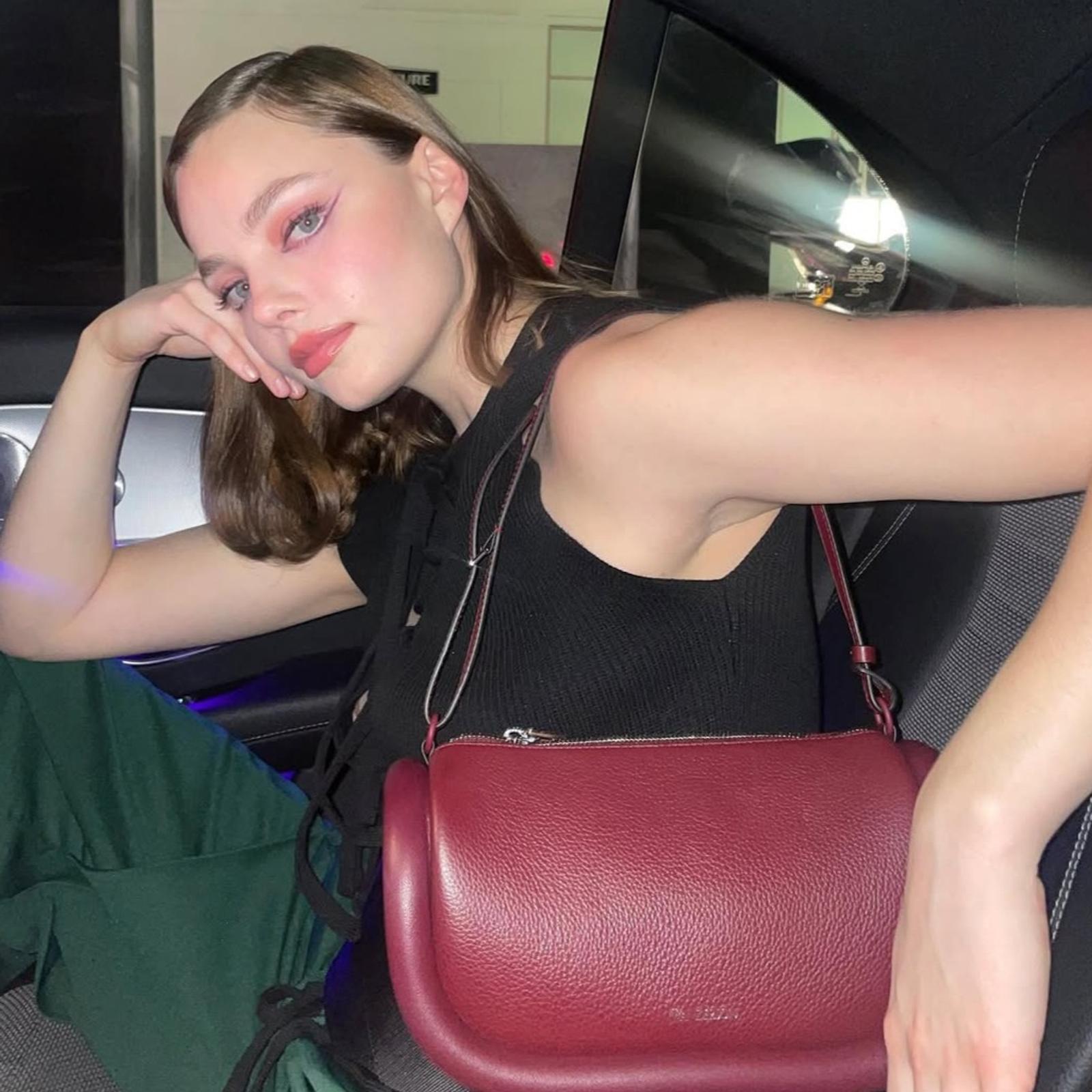 Potret Kristine Froseth dengan Berbagai Riasan 
