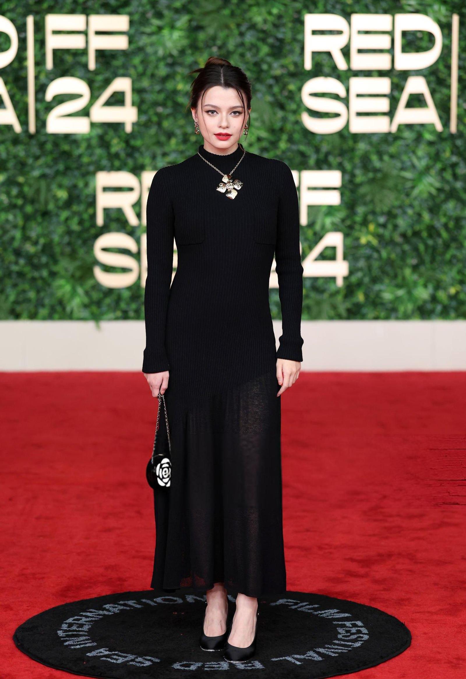 Gaya Rebecca Armstrong, Brand Ambassador Terbaru Chanel Asal Thailand