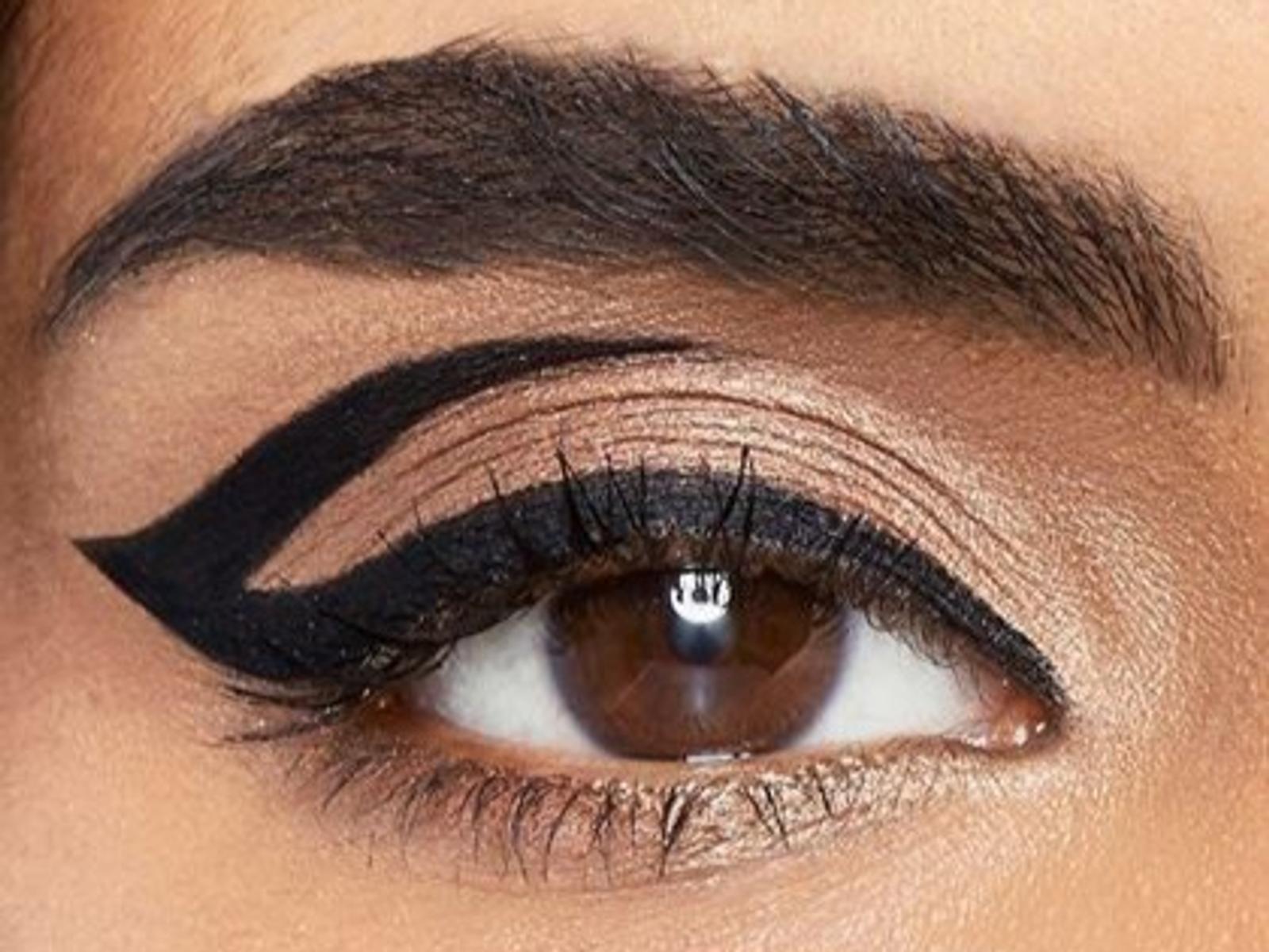 7 Gaya Graphic Eyeliner yang Bisa Kamu Coba