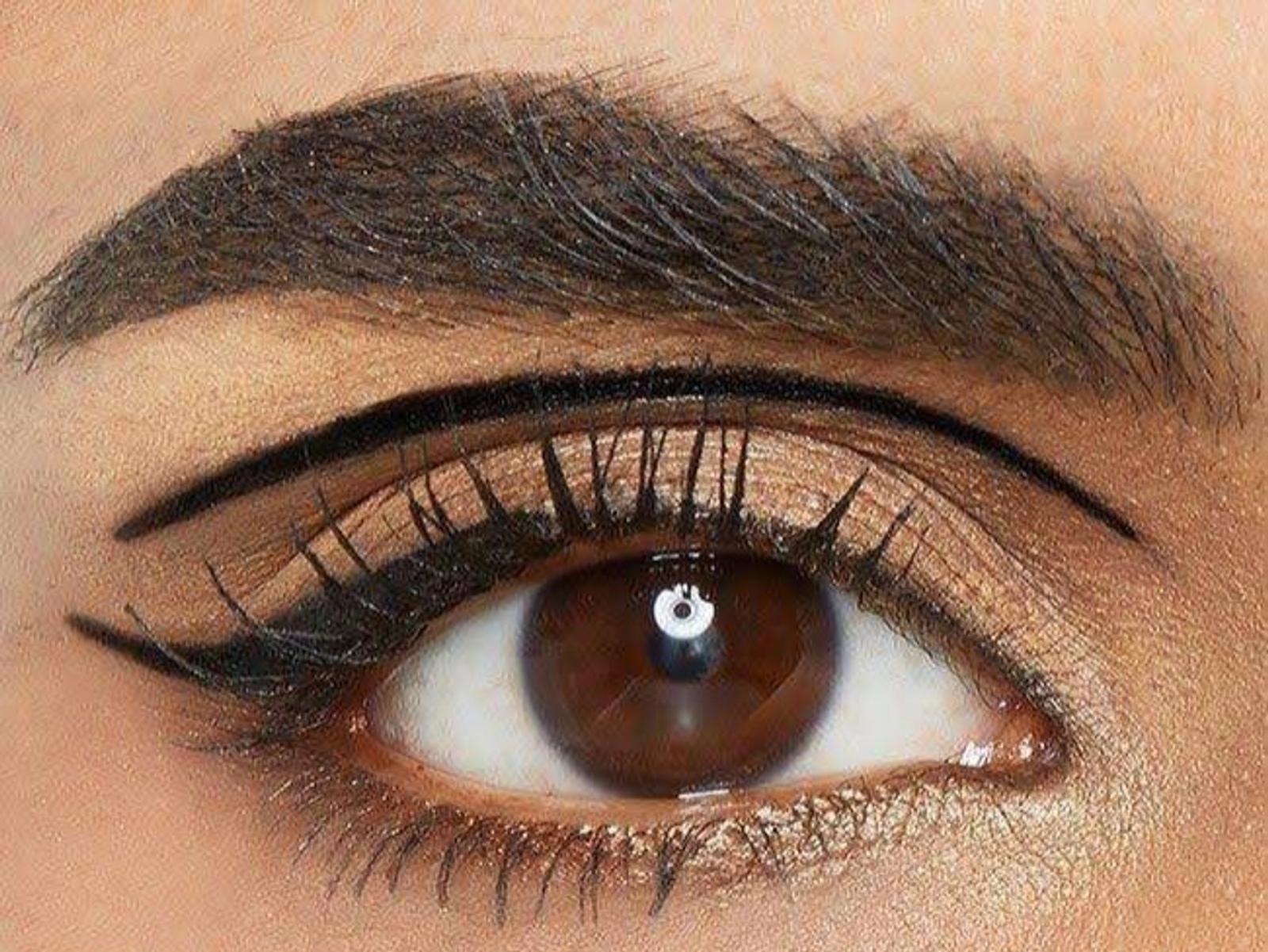 7 Gaya Graphic Eyeliner yang Bisa Kamu Coba