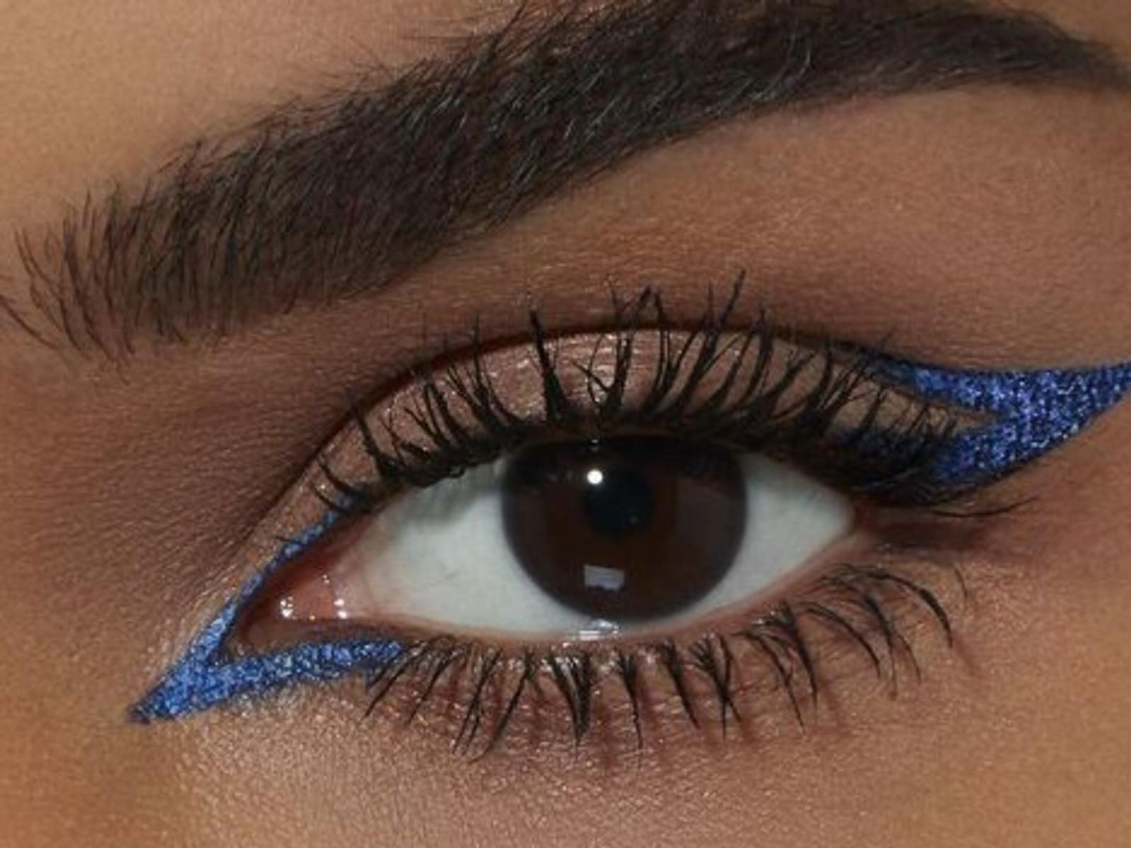 7 Gaya Graphic Eyeliner yang Bisa Kamu Coba