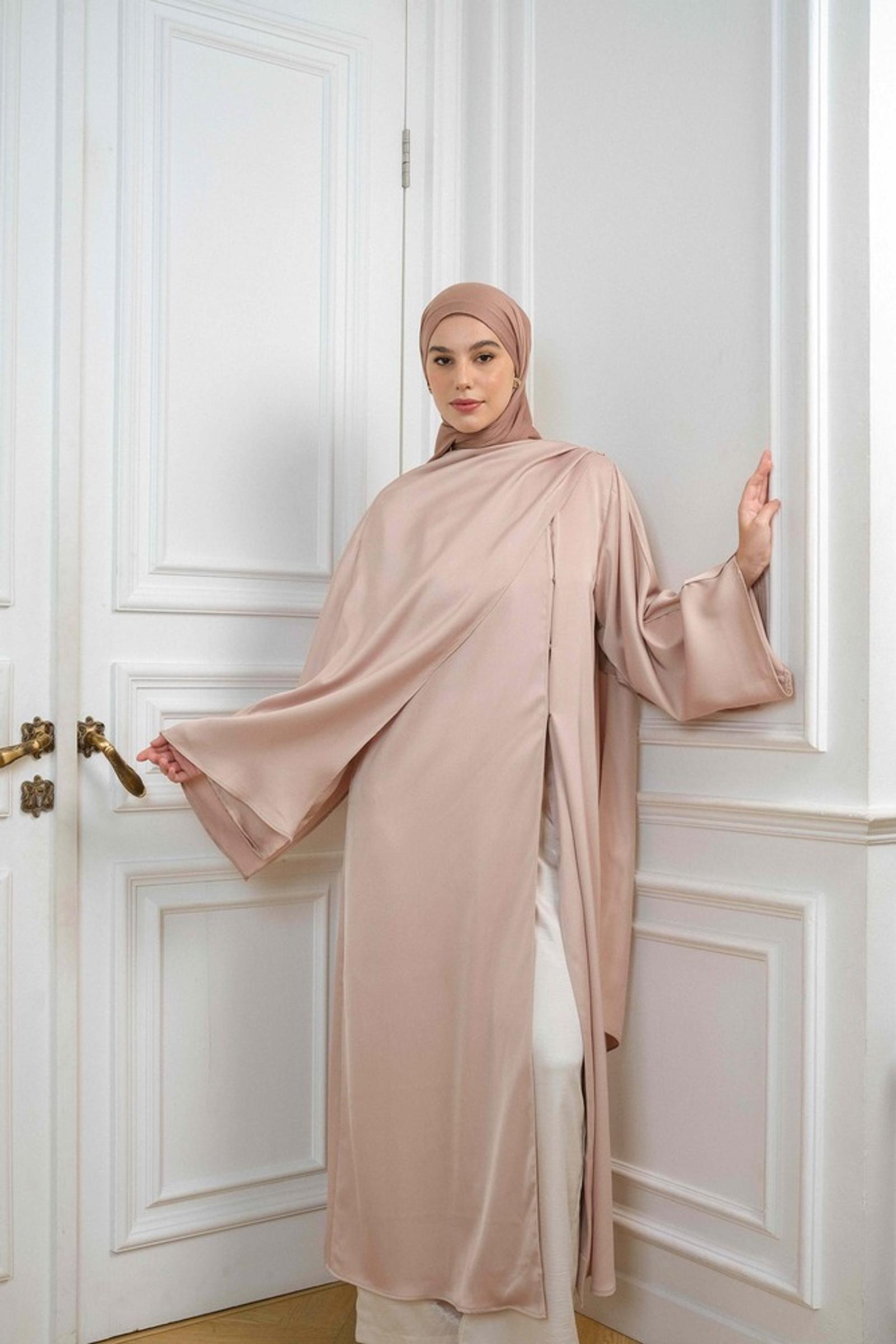 KUDUNG Hadirkan Koleksi Raya 2025 Bertajuk 'Serene Bliss'
