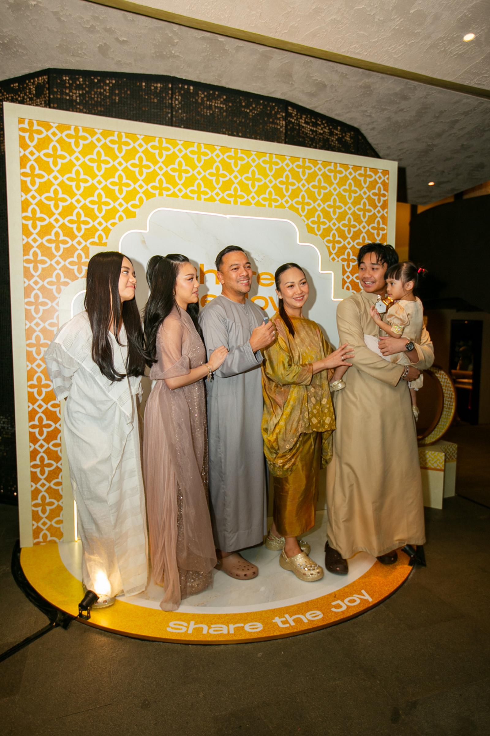 Crocs Rayakan Ramadan dengan Koleksi 'Share The Joy' Bersama Naura Ayu