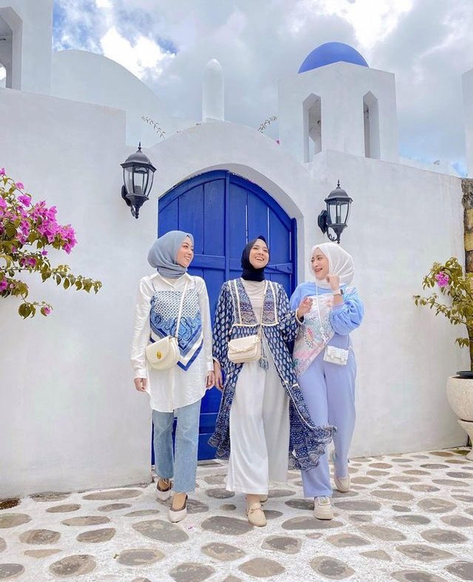 Ide Outfit Keluarga untuk Bukber, Kompak dan Seru!