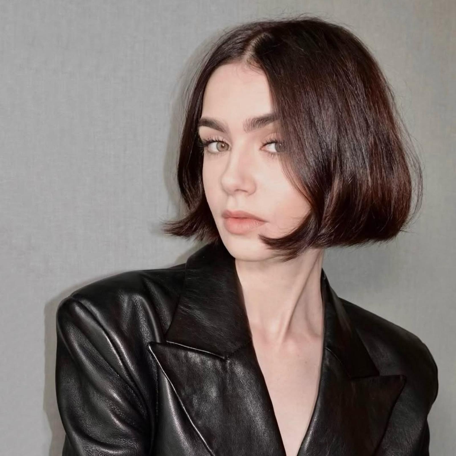 Potret Lily Collins dengan Berbagai Gaya Rambut 